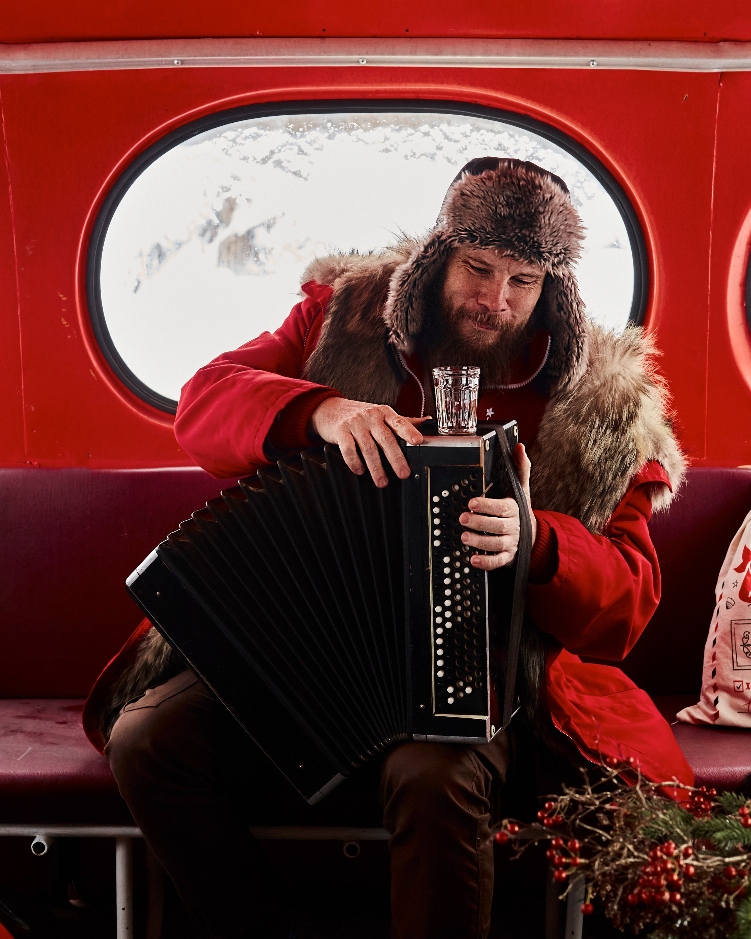 СССР. Встреча Нового Года посреди леса в заглохшем автобусе. Фотограф. Love story, портрет, индивидуальные съемки. Фудфотограф