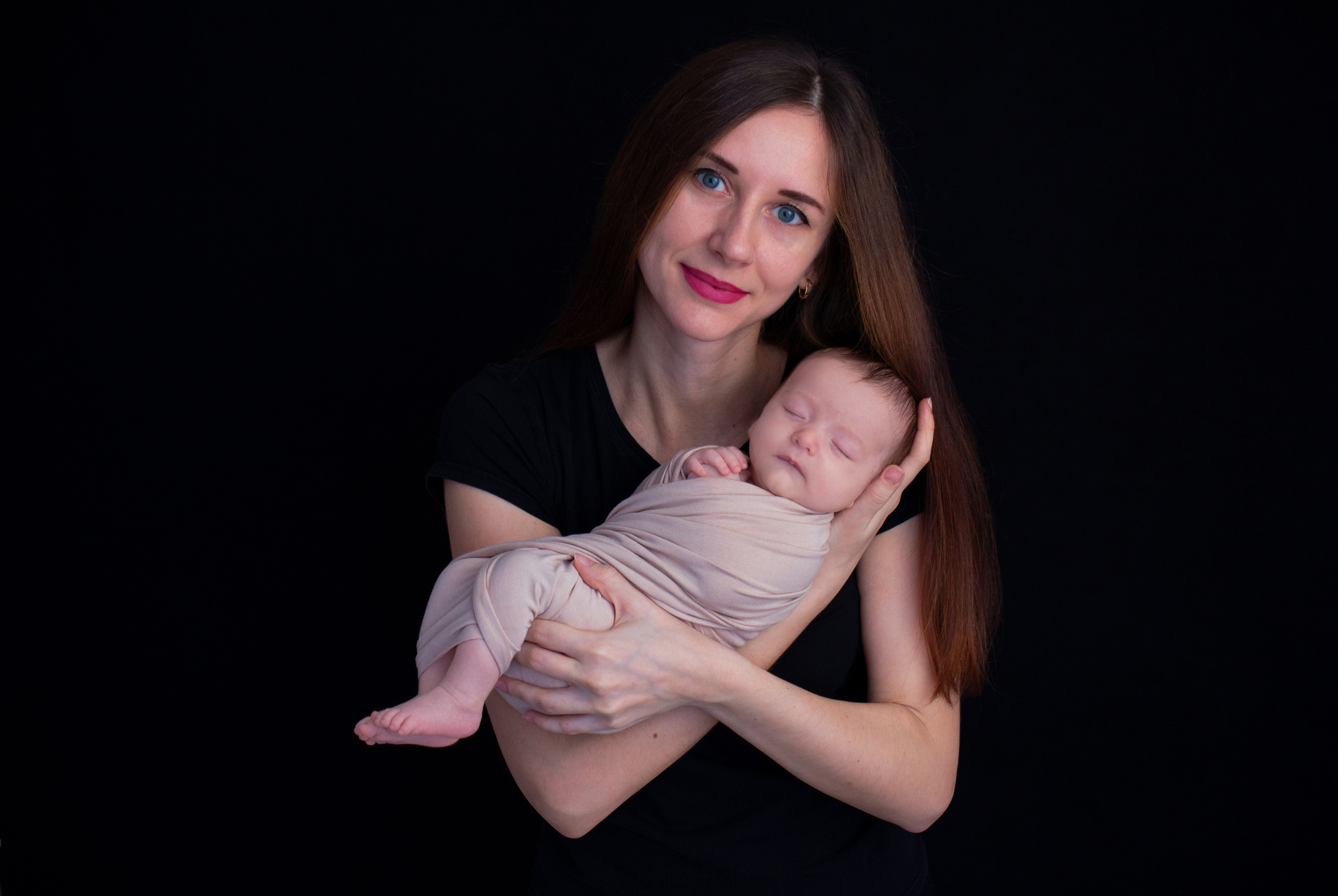 Кадры малыша с родителями. Фотограф новорождённых Анапа Елена Кушнарь