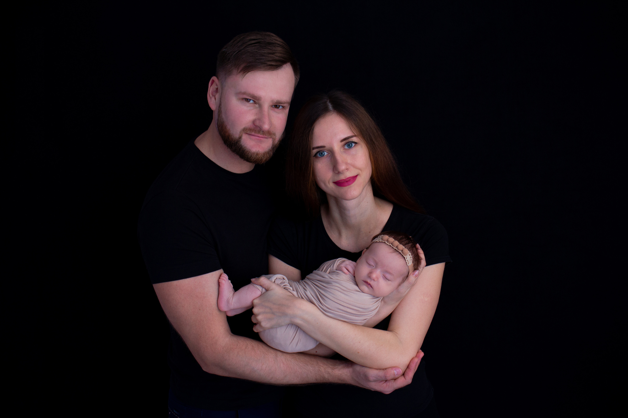 Кадры малыша с родителями. Фотограф новорождённых Анапа Елена Кушнарь