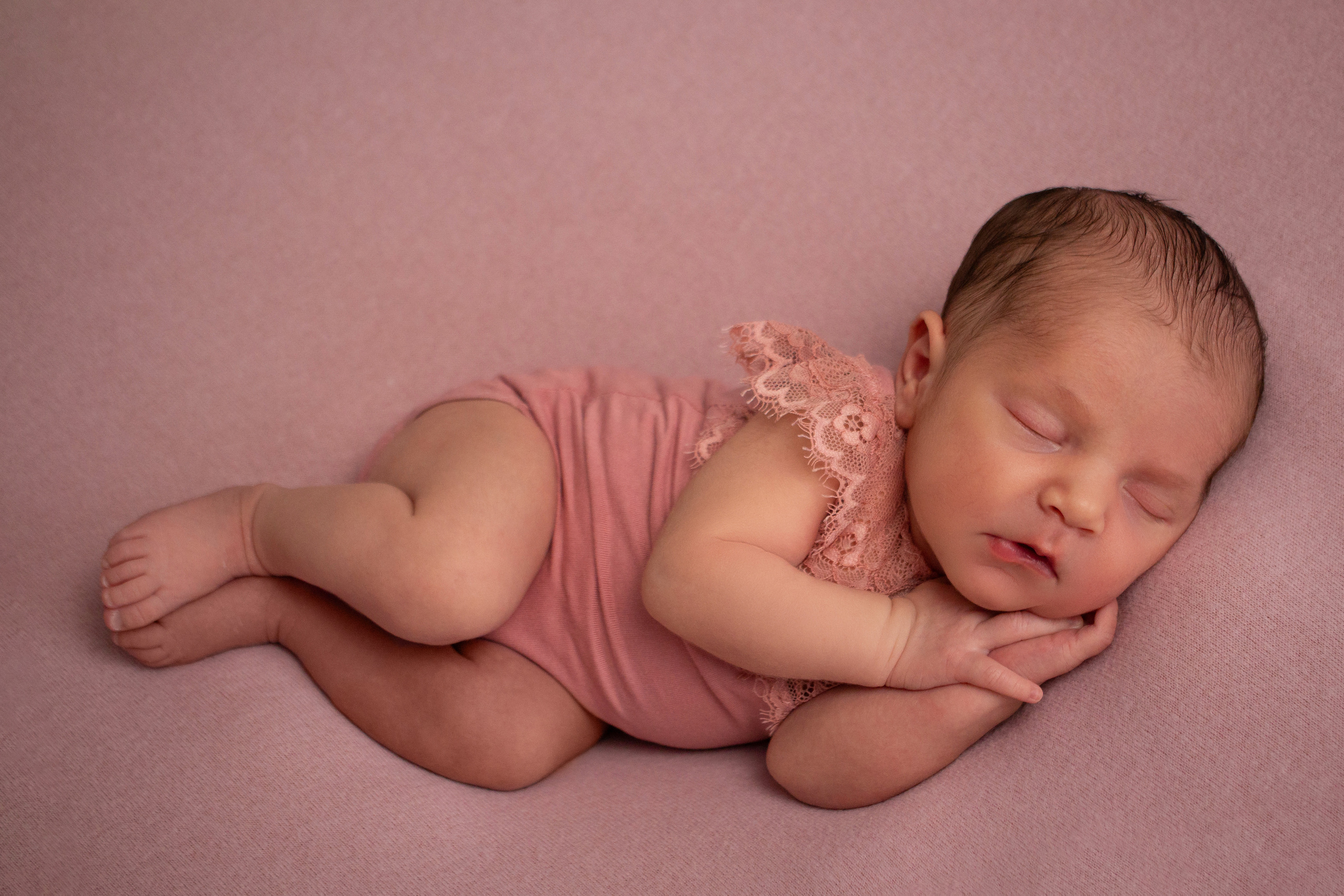 Классический стиль newborn. Фотограф новорождённых Анапа Елена Кушнарь