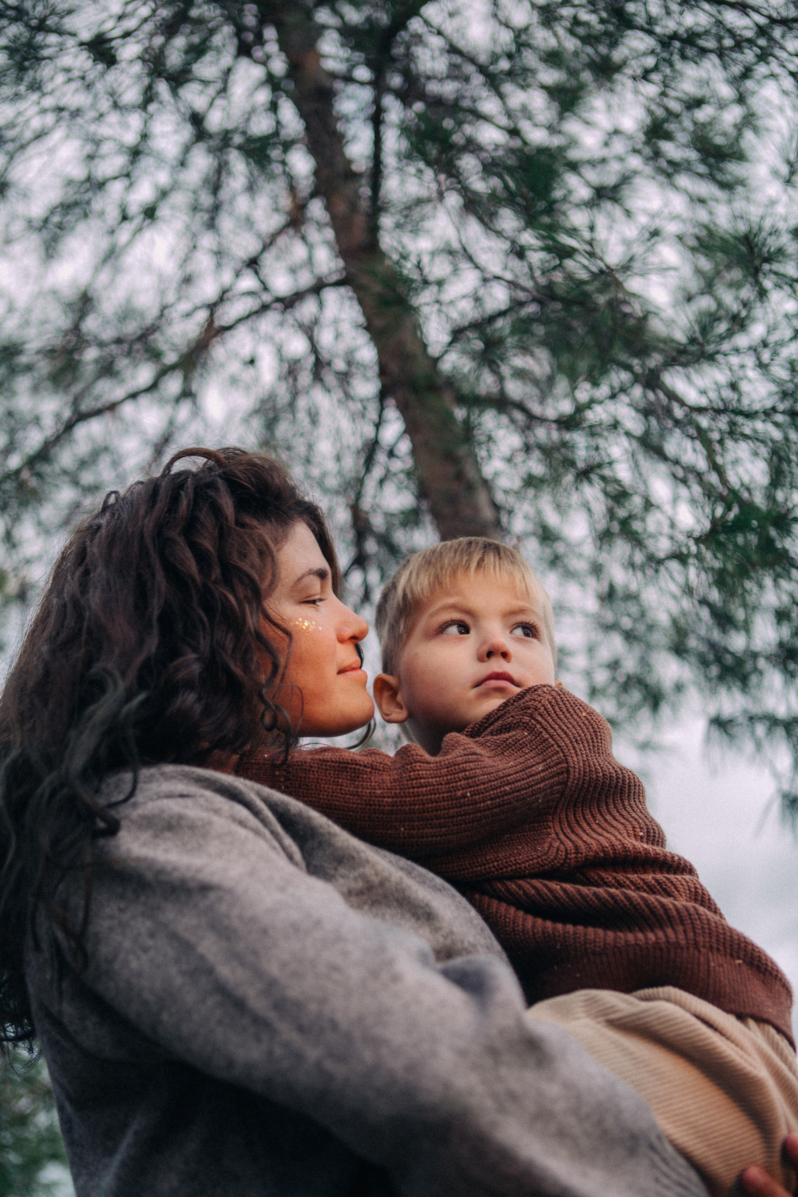 Nastya & Mr. Racoon. Portrait, family and pet photographer in Cyprus, Ksenia Bourdelle