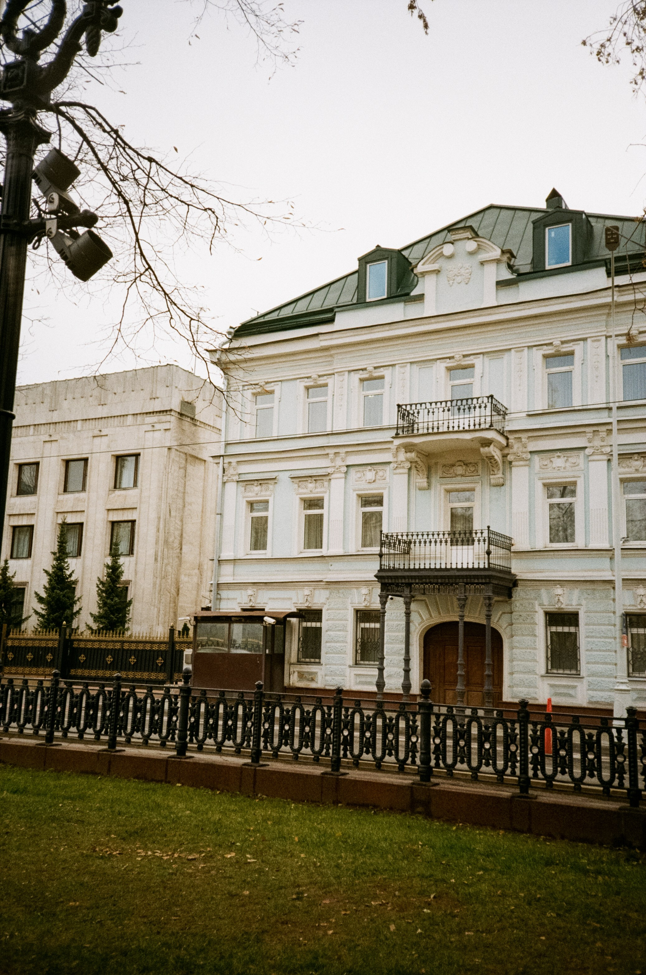 Чистые пруды, Покровка, Потаповский переулок / Cosina CX-1 / Kodak ProImage 100