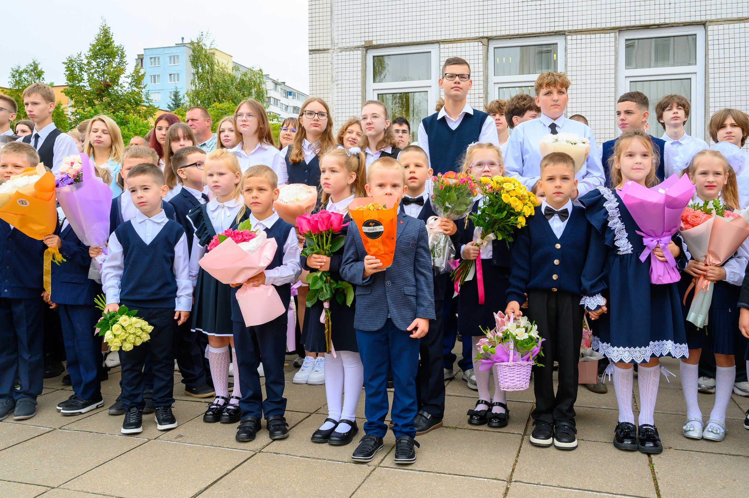 Вот звучит первый звонок, перед этим долгое приготовление к новому этапу в жизни, Яромир идет в школу. Фотоуслуги, услуги фотографа, фотографирование важных событий