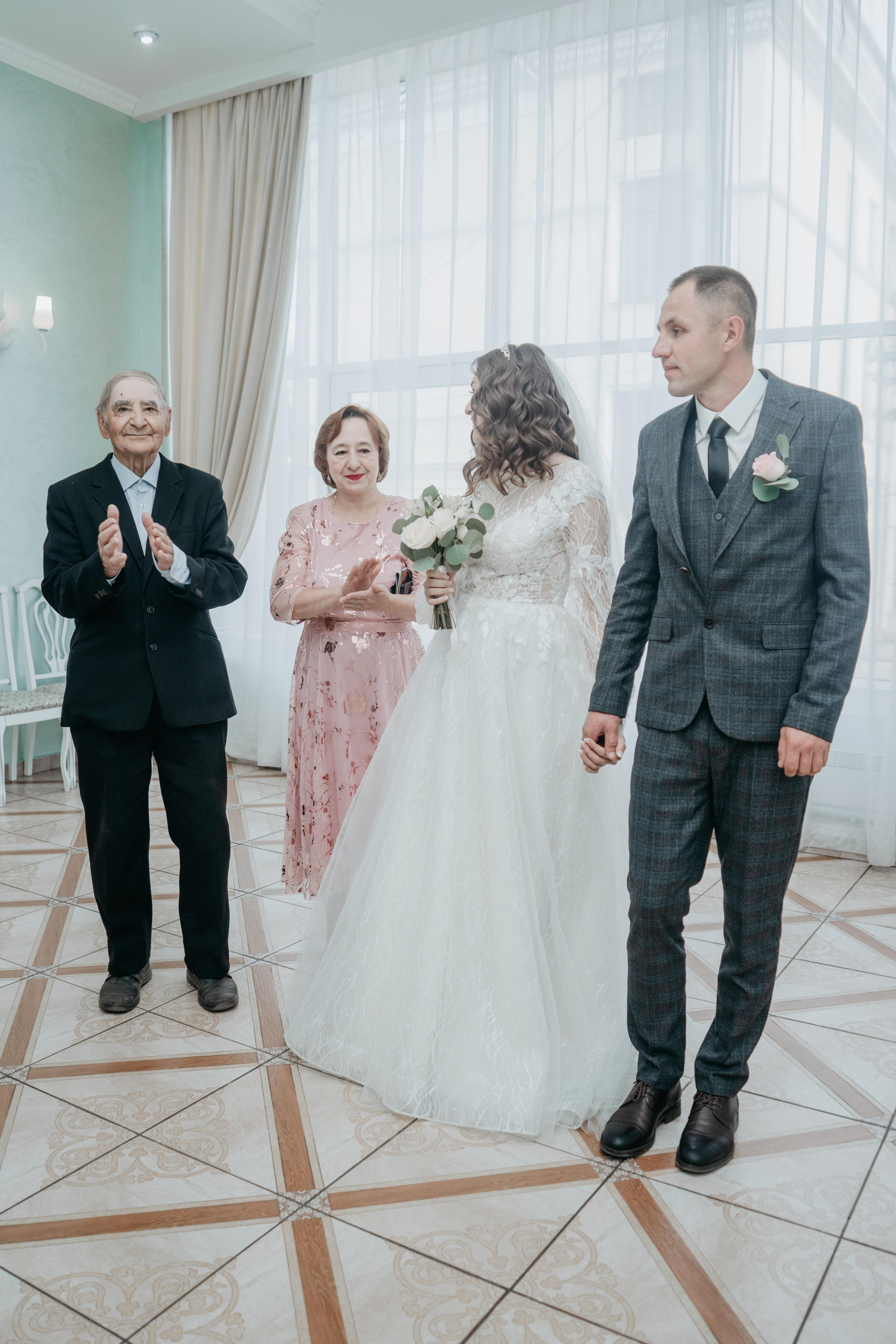 Свадебный фотографии с прогулки в окрестностях Улан-Удэ. Фотограф в Улан-Удэ. Свадебный фотограф в Улан-Удэ