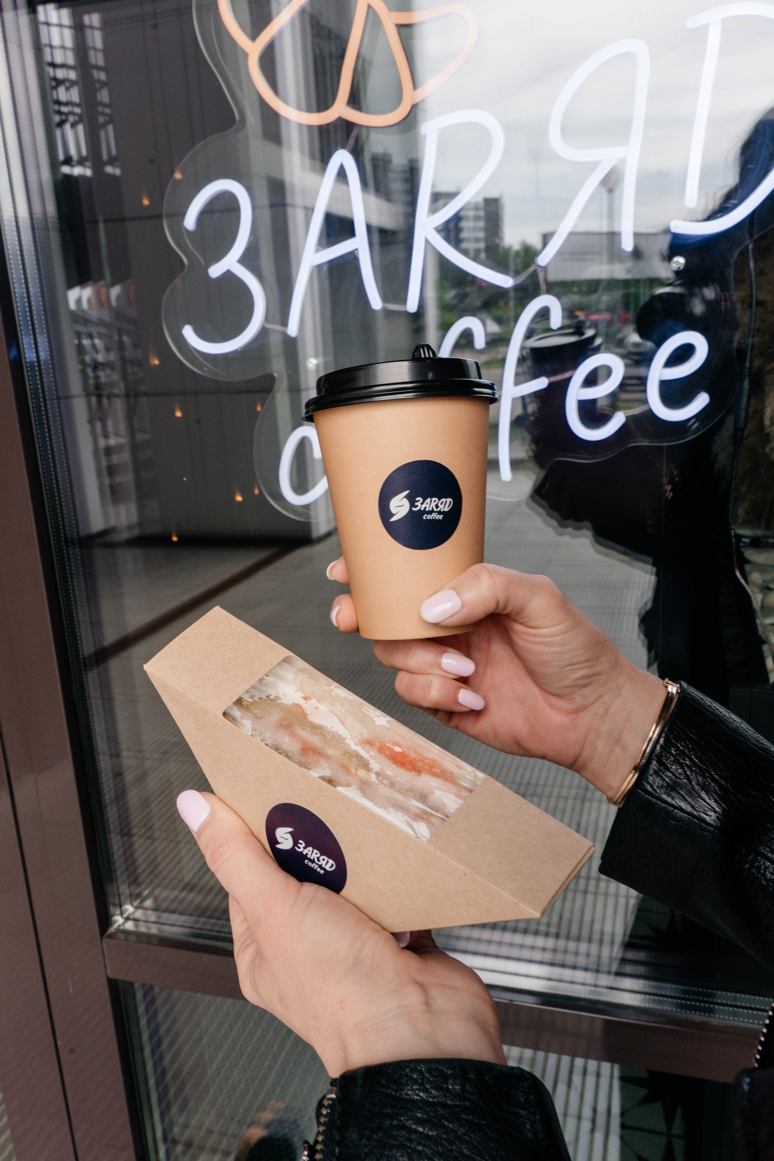 Контент- съёмка для кофейни «ЗАРЯД». Ваш семейный фотограф в Минске — Вика Трегубова