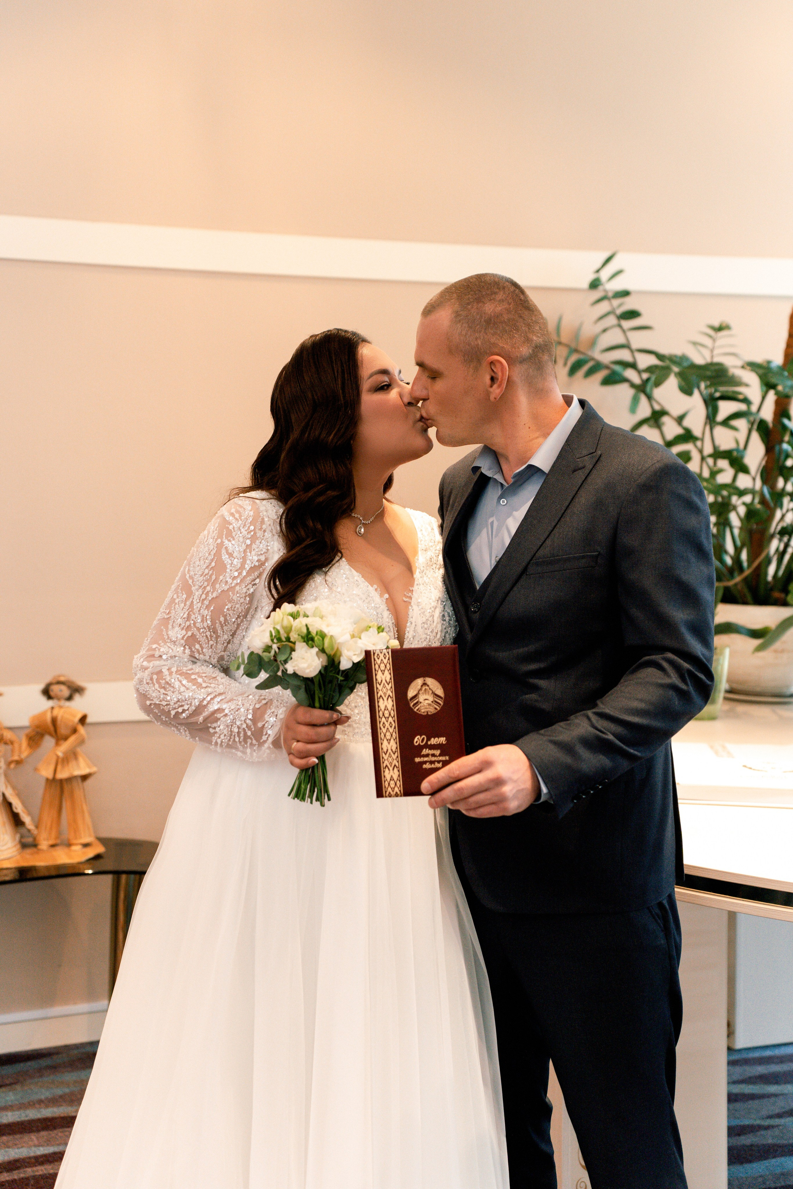 ЗАГС (гостиница Виктория). Ваш семейный фотограф в Минске — Вика Трегубова