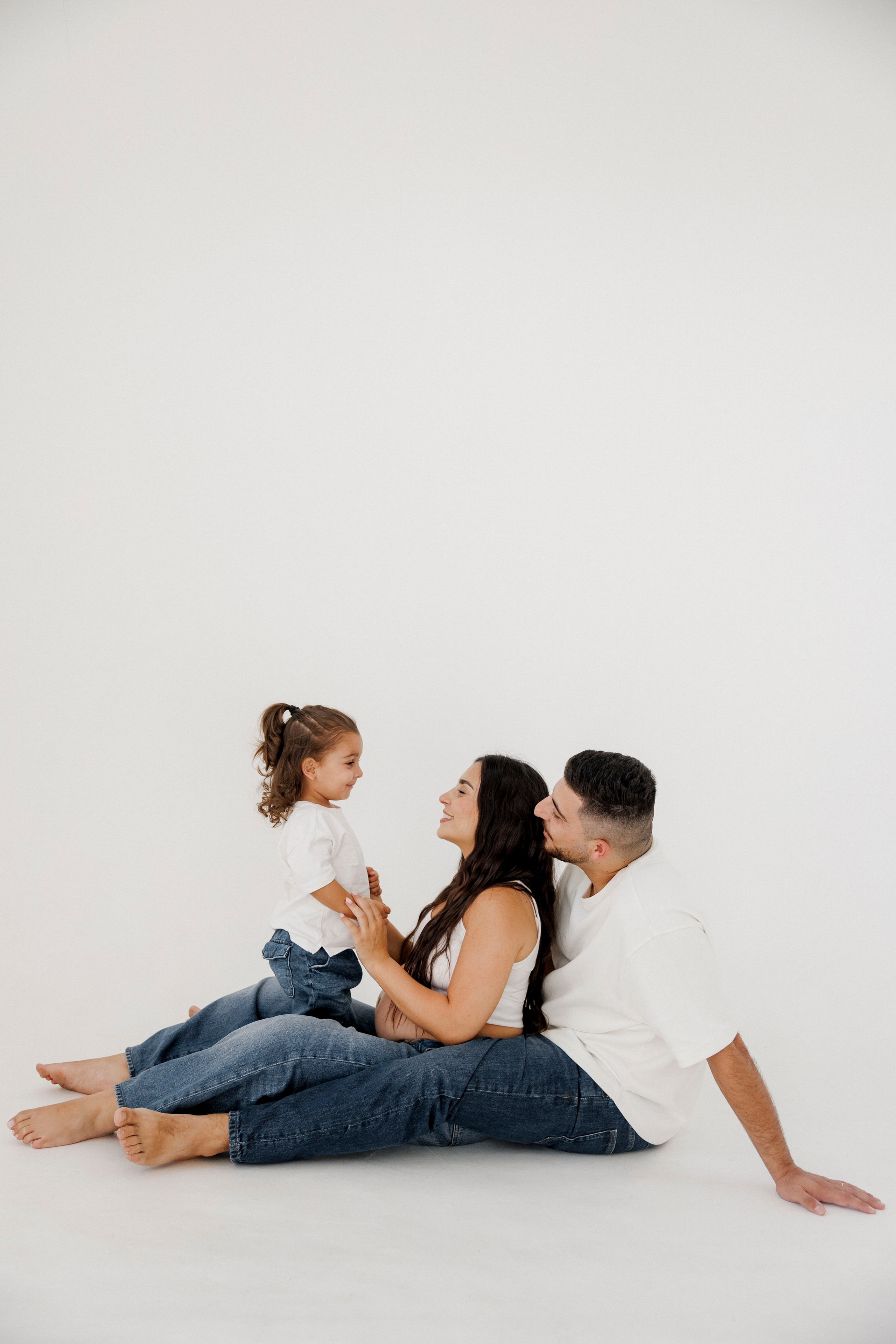 Pregnancy photoshoot inside the Grey Studio. Главная