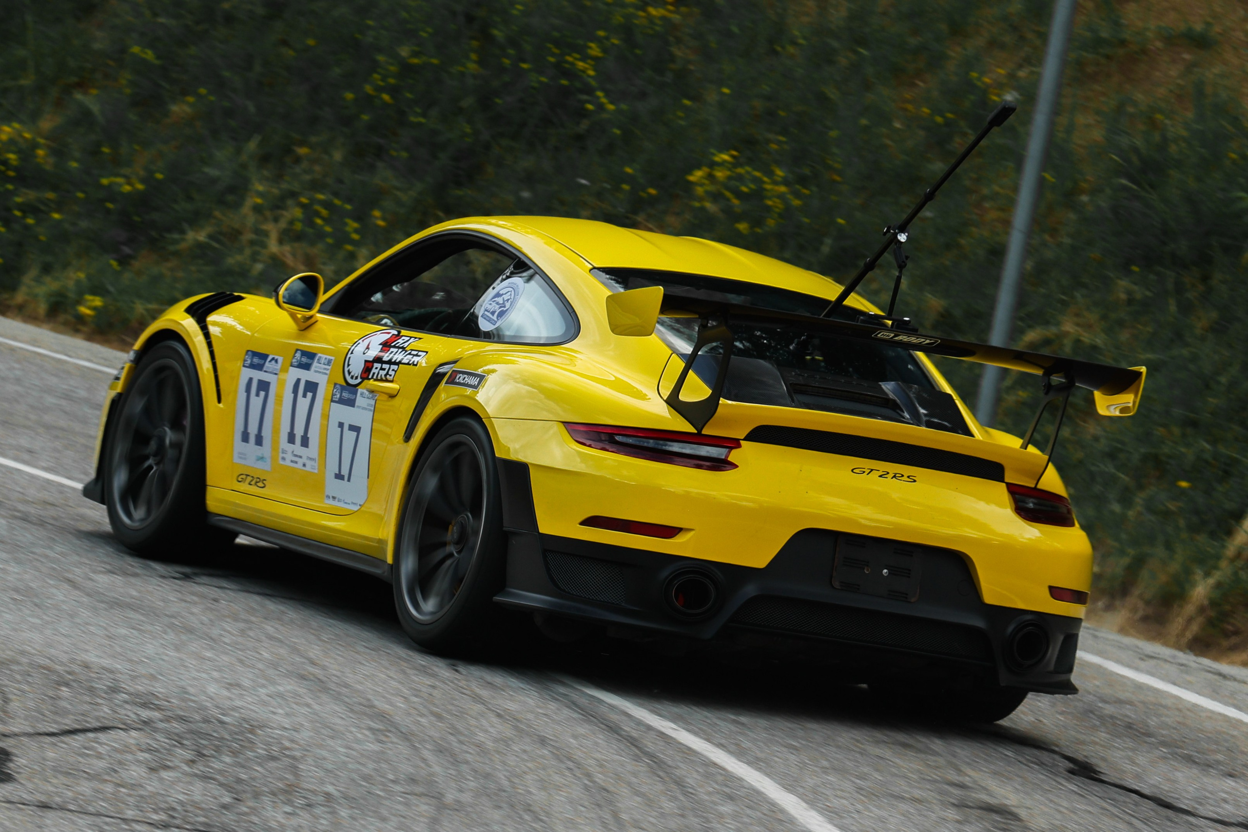 Porsche GT2 RS в заносе