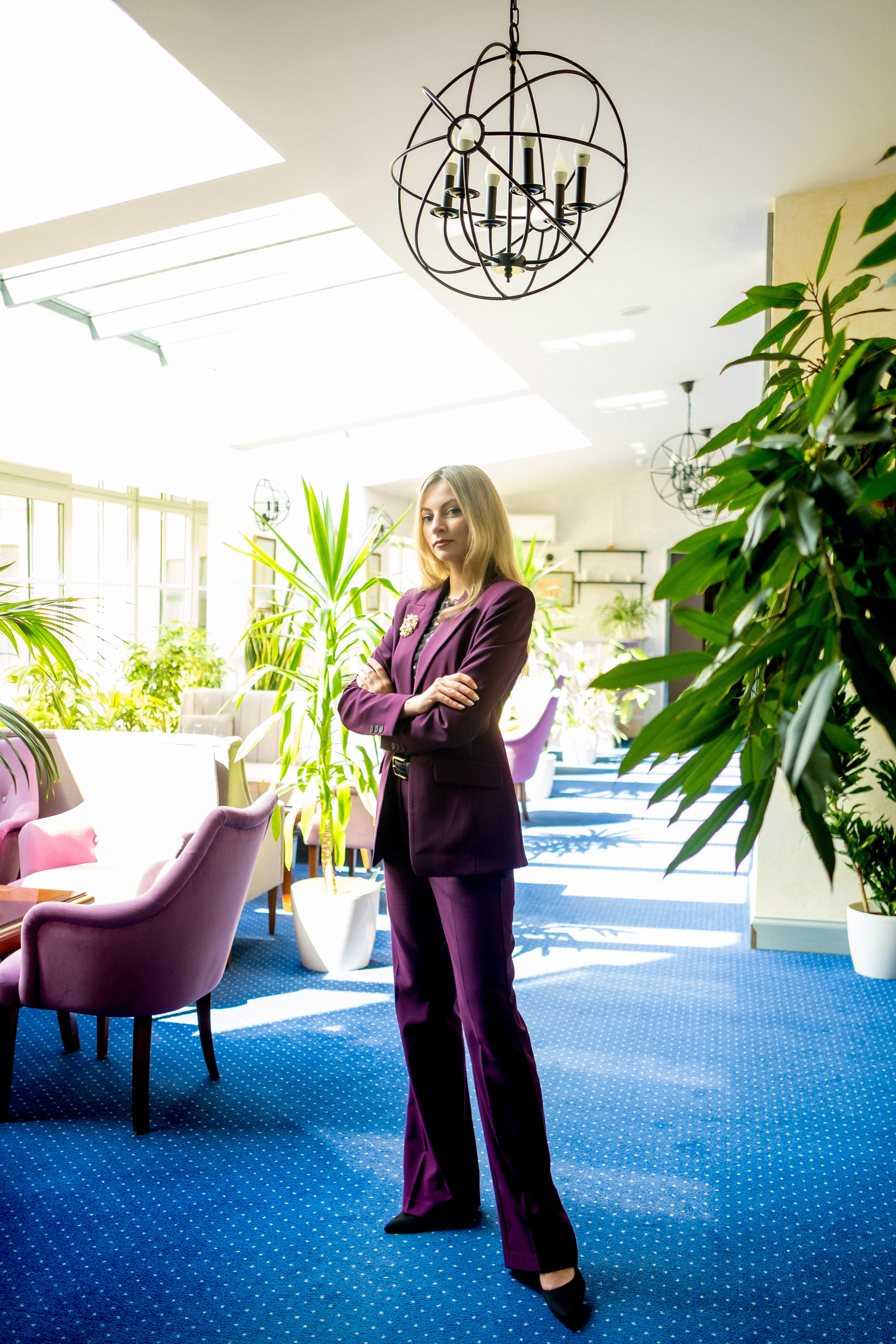 Юлия — вокалист, преподаватель, владелица школы вокала. Арт-стилист, визуализатор архетипических стратегий, психолог