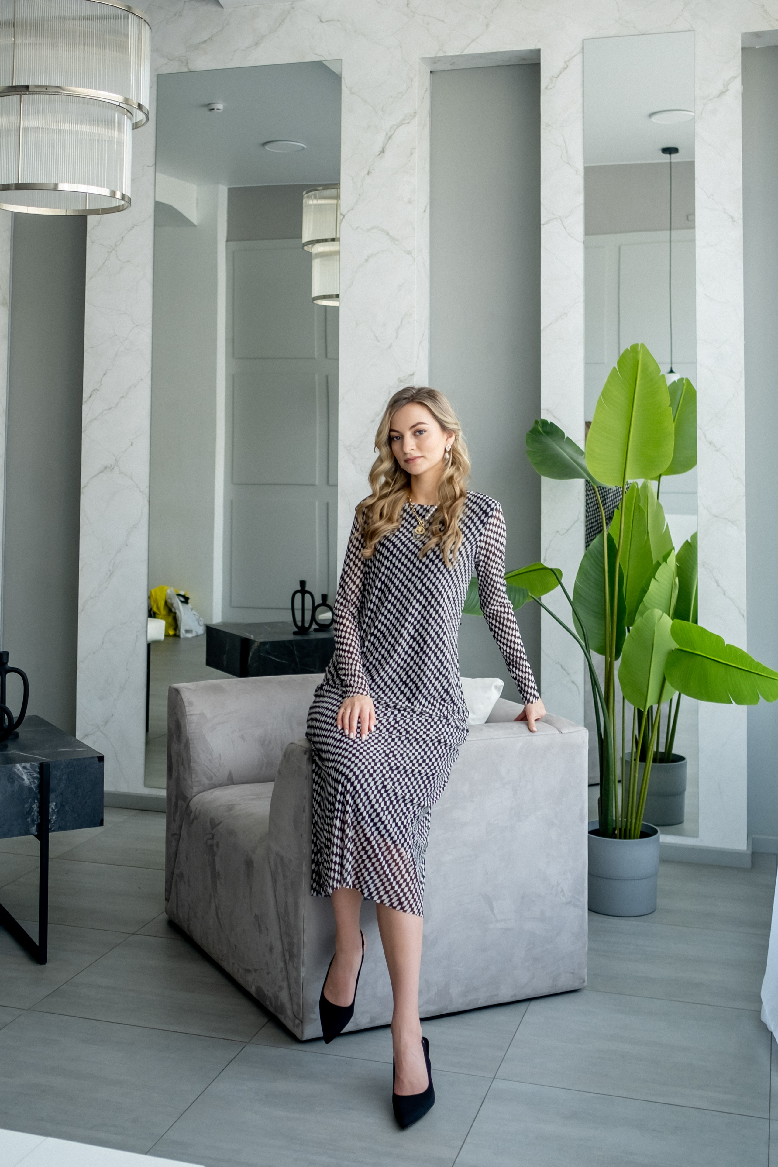 Юлия — вокалист, преподаватель, владелица школы вокала. Арт-стилист, визуализатор архетипических стратегий, психолог