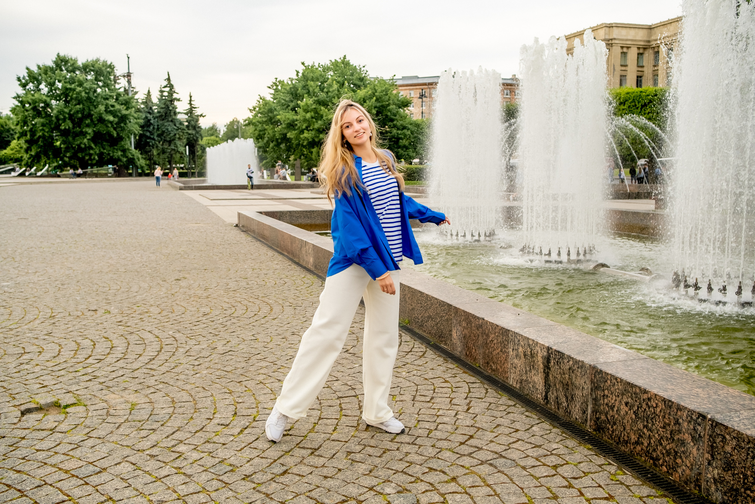 Юлия — вокалист, преподаватель, владелица школы вокала. Арт-стилист, визуализатор архетипических стратегий, психолог