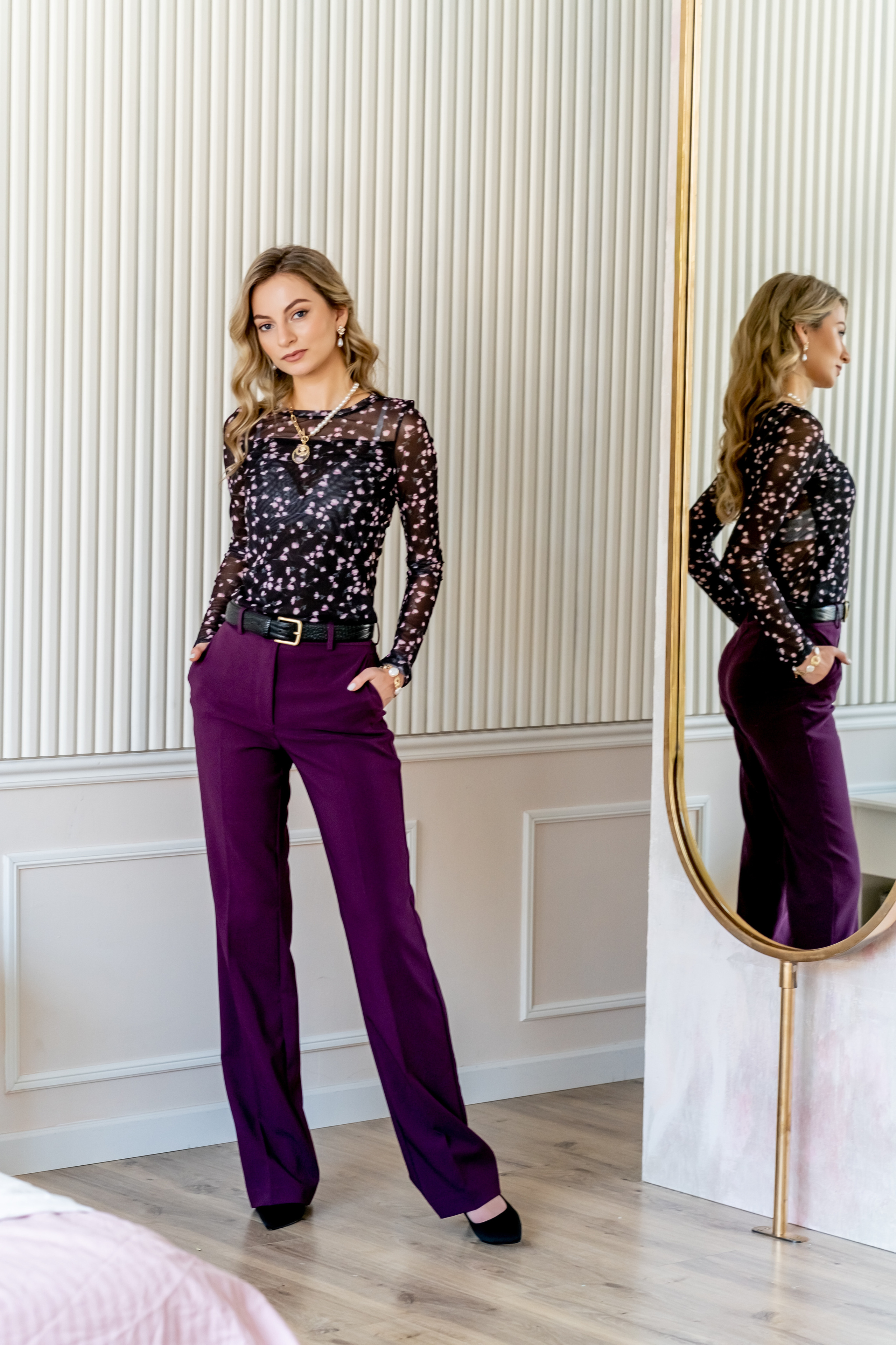 Юлия — вокалист, преподаватель, владелица школы вокала. Арт-стилист, визуализатор архетипических стратегий, психолог