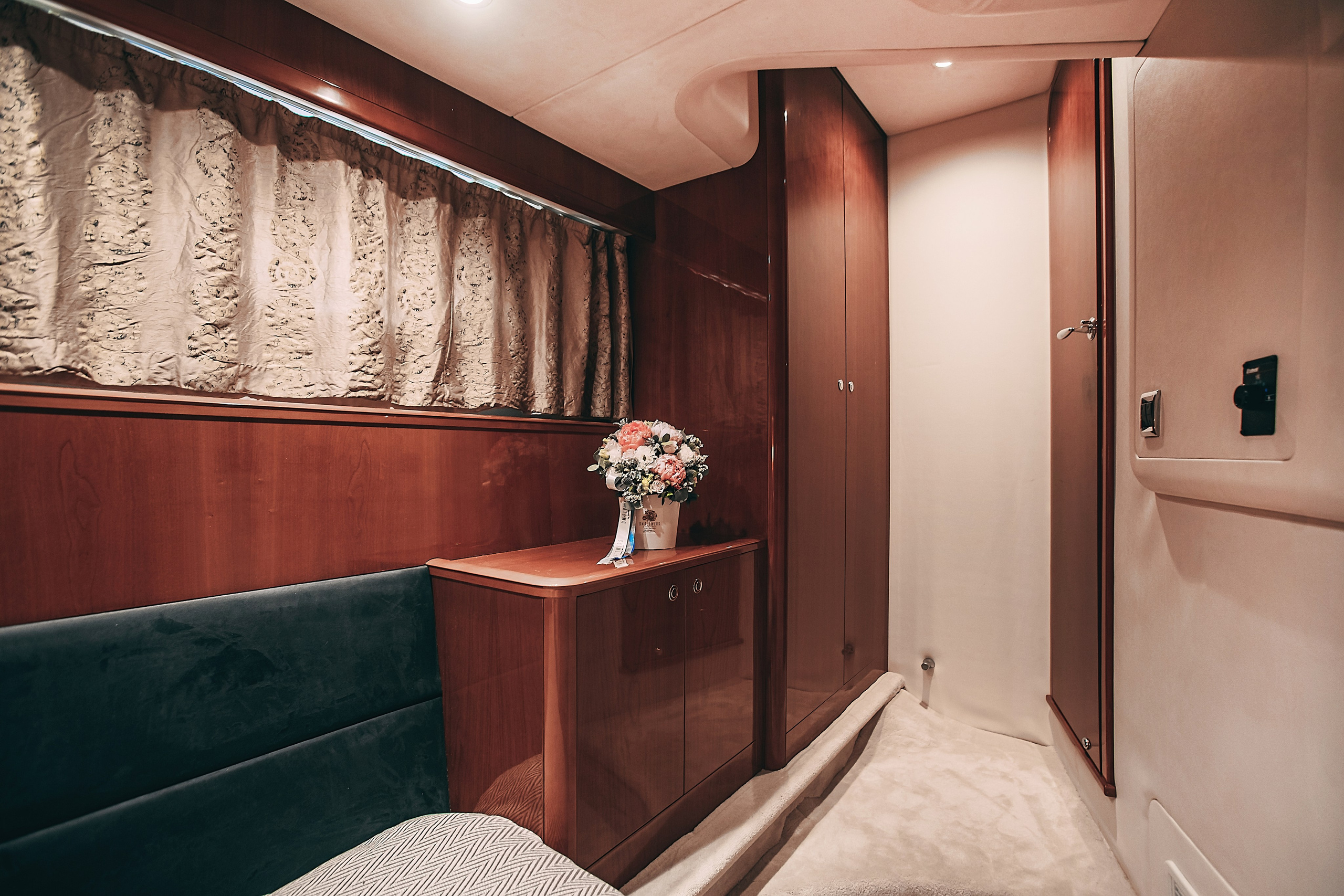 Яхта Princess 57 Esperanza. SPB Rent Boats|аренда катеров и теплоходов