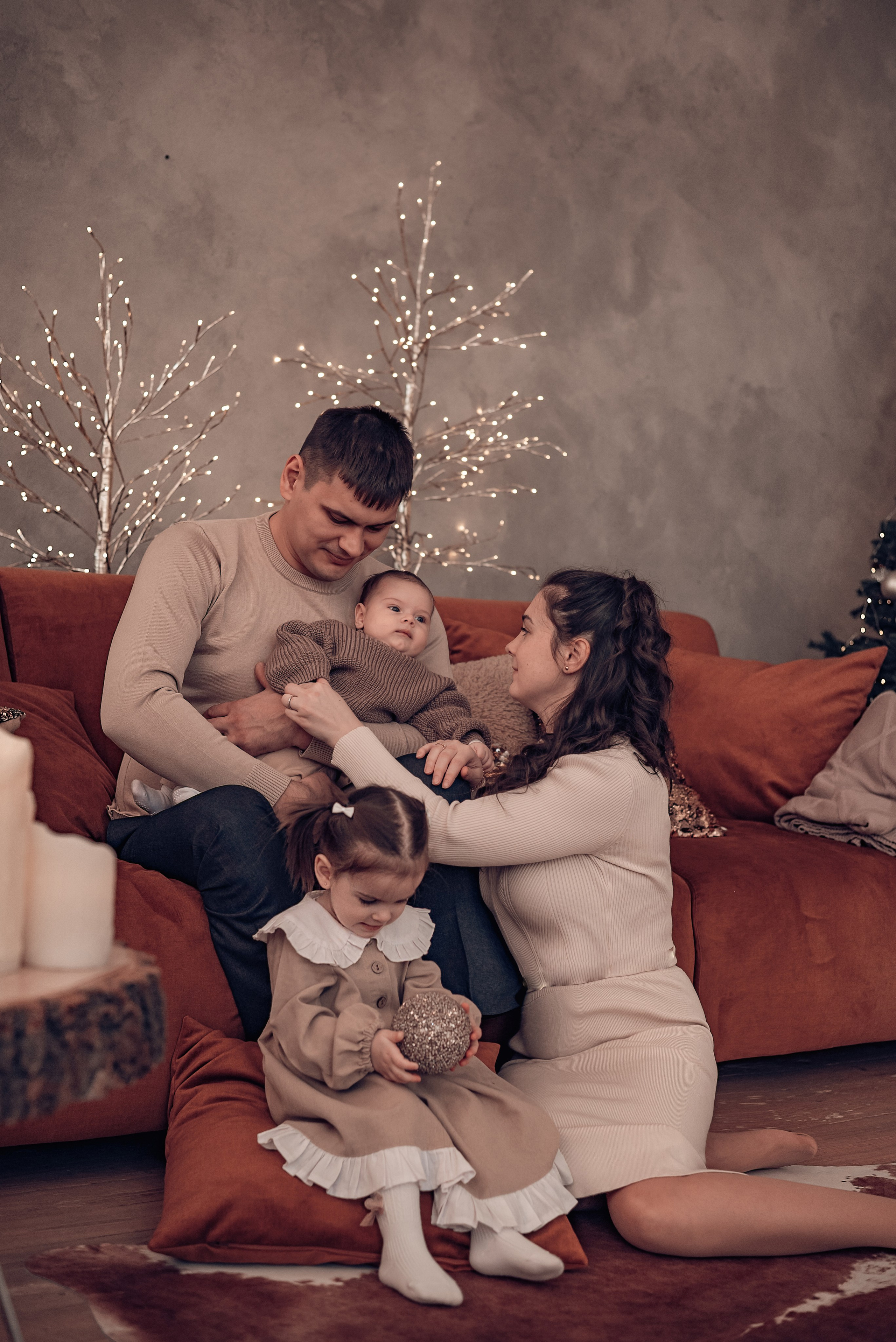 Виктория, Александр, Ванюша и Ариша. Фотографы крещения/венчания  Красноярск Татьяна и Вячеслав Переваловы