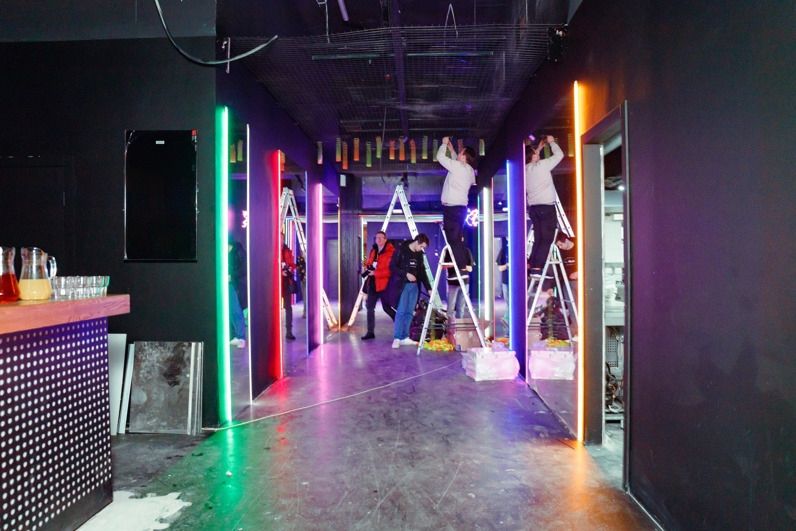 Подготовка к открытию бара Руки ВВЕРХ. Студия коммерческой съемки ХВОЯ