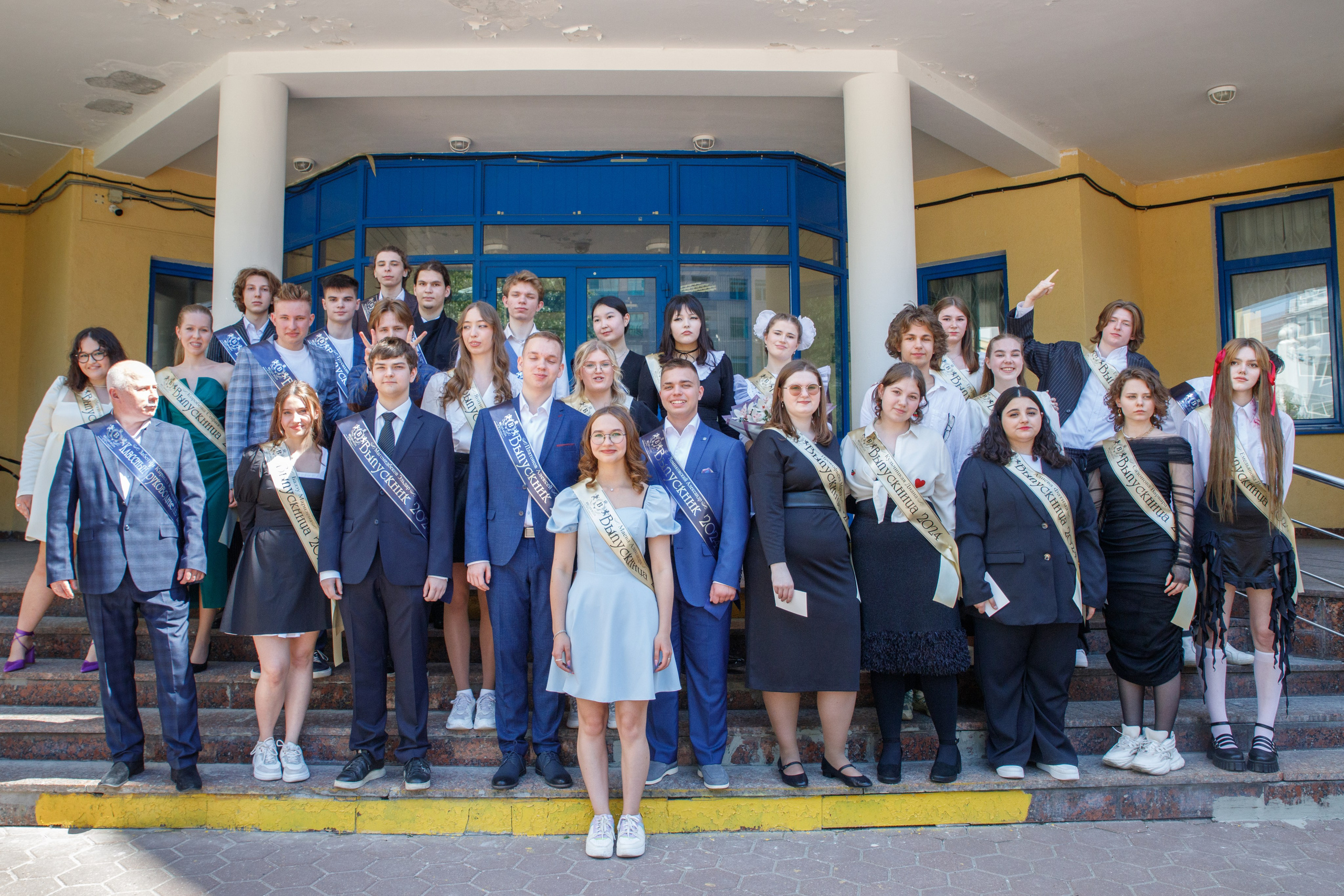 Репортажная съемка с Последнего звонка в школе в Москве. Семейный и школьный фотограф в Москве Анна Ткач