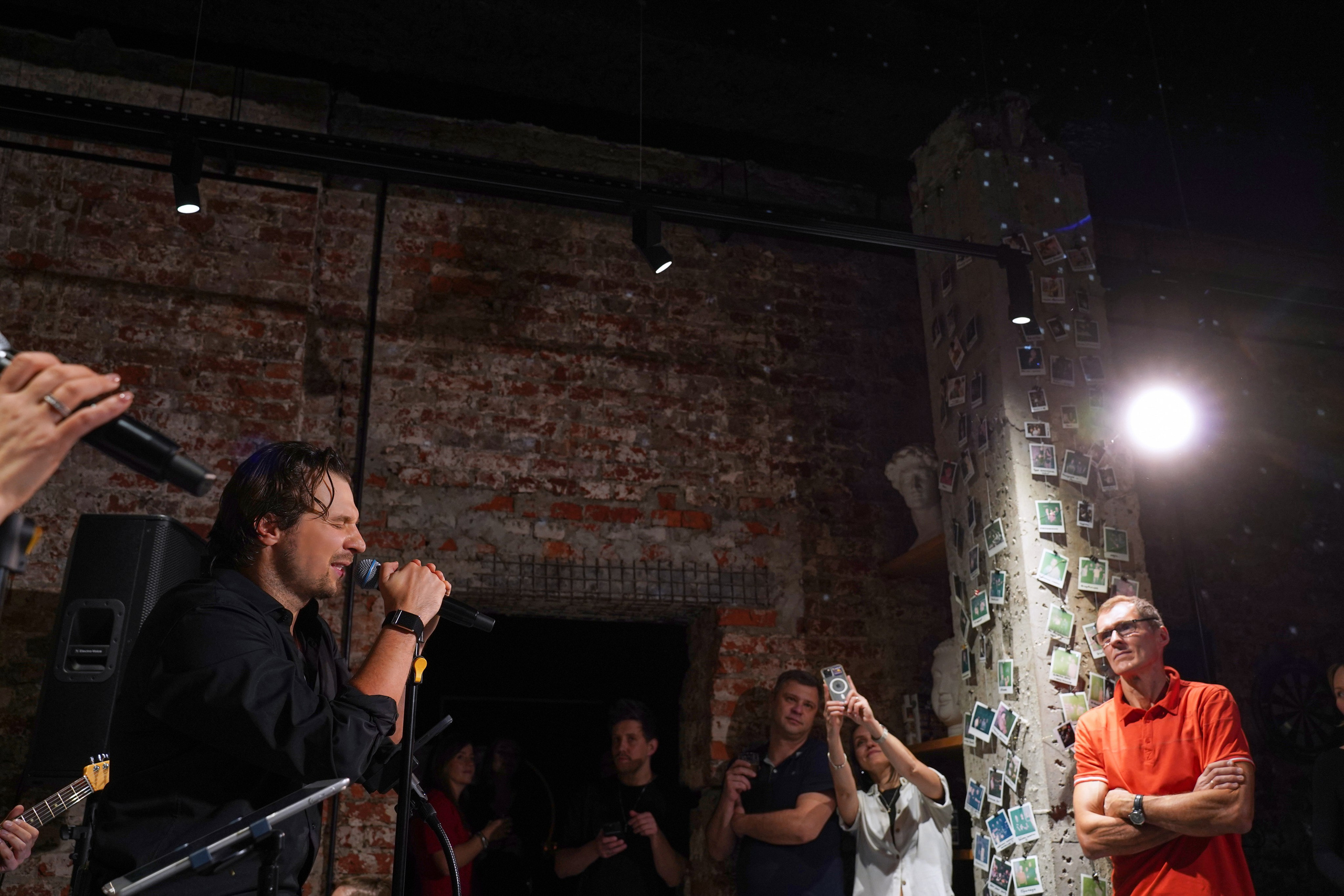 Концерт кавер группы. Фотограф