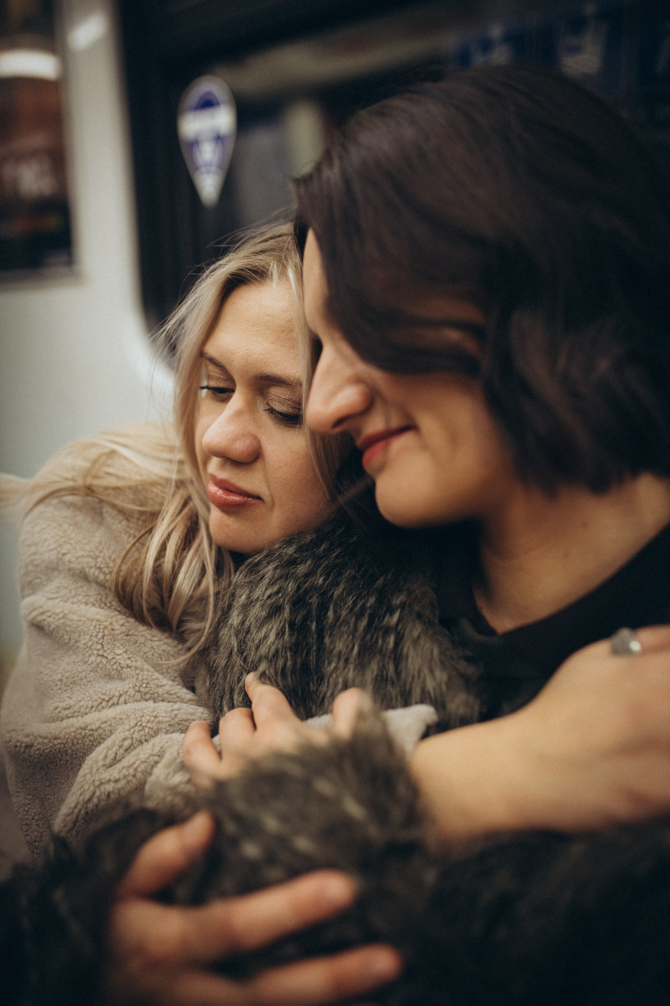 Катя и Кристина в метро. Klerout Photographer