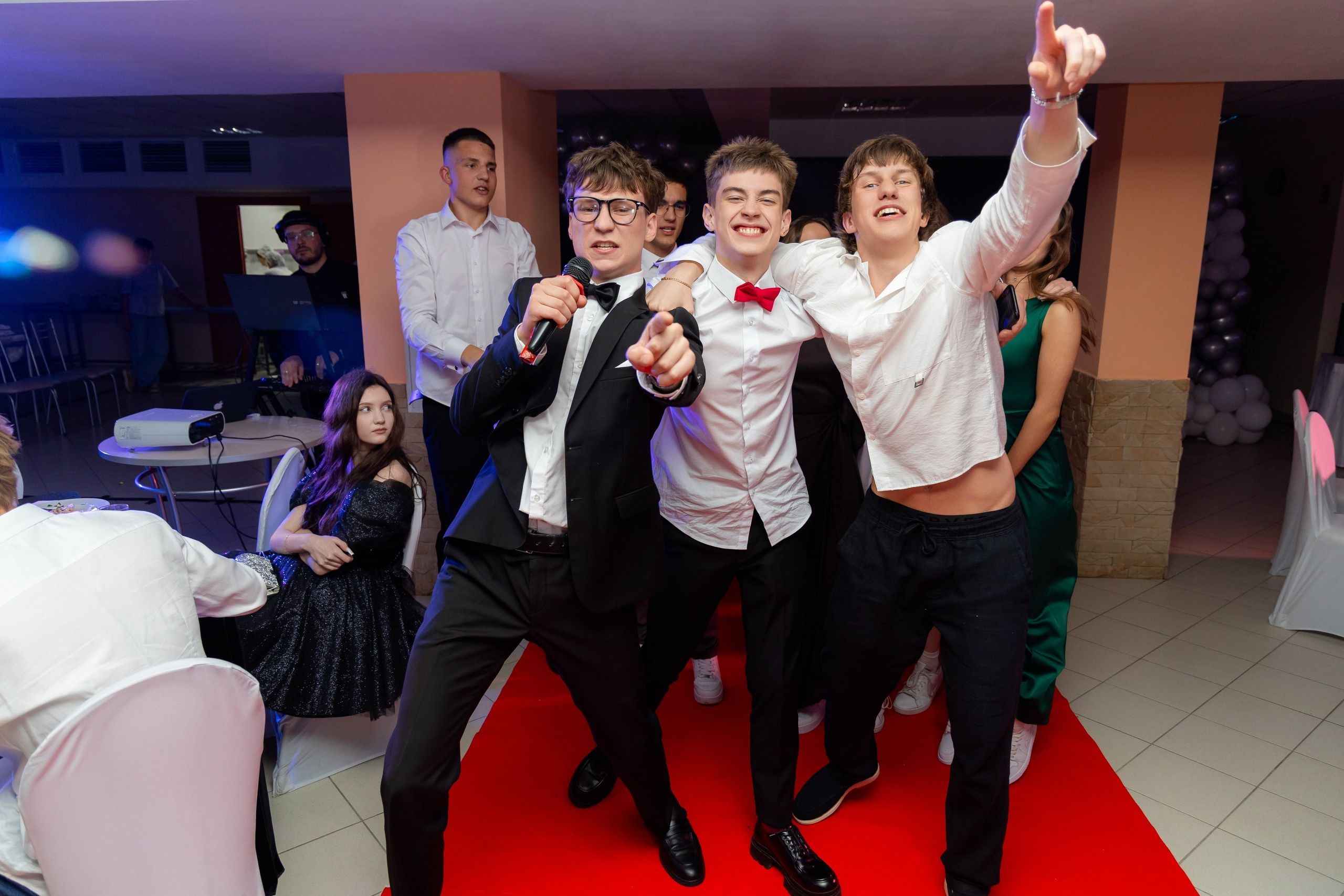 Школьный выпускной 2025 год в Минске, Беларуси. Свадебный фотограф в Минске/Беларуси Сергей Спиридонов