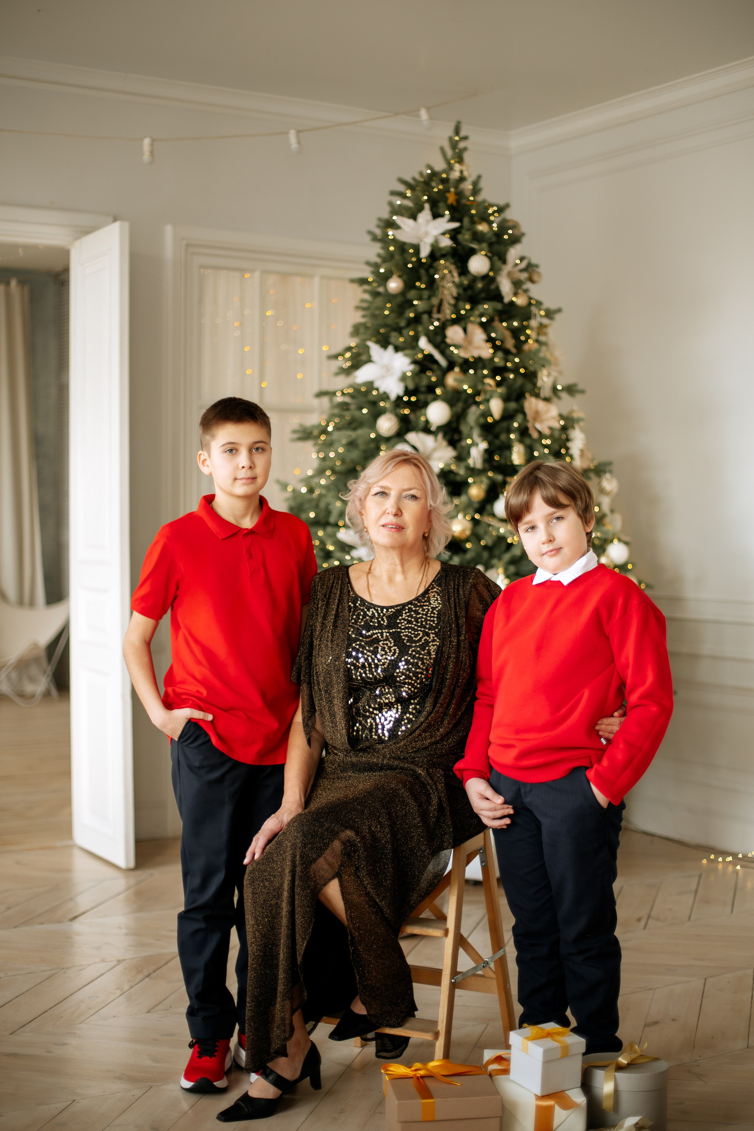 Семейная новогодняя фотосессия в&nbsp;студии в&nbsp;Екатеринбурге