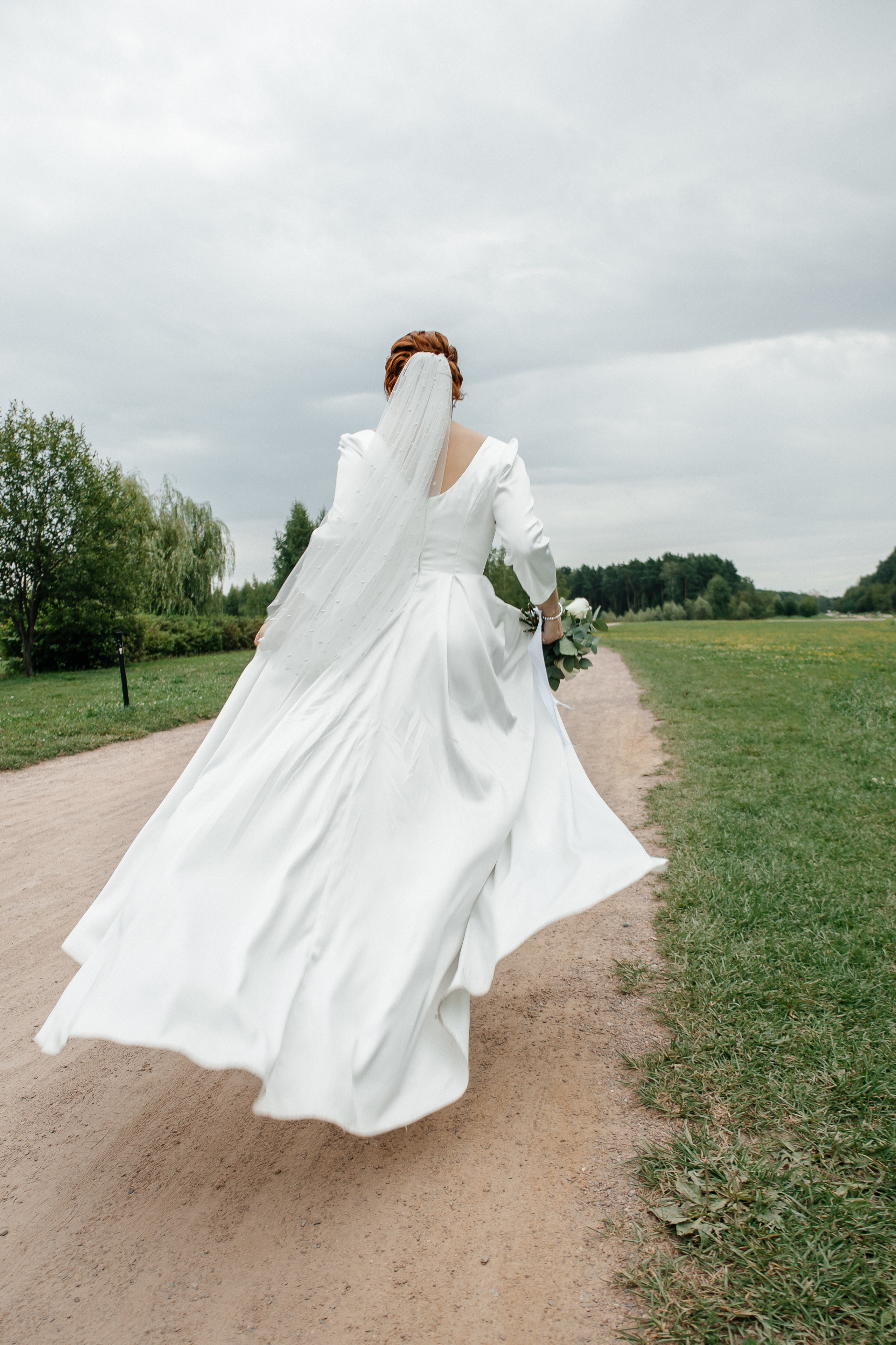 Свадебная прогулка. Контент и свадебный фотограф в Одинцово и Москве. Вакульчик Екатерина