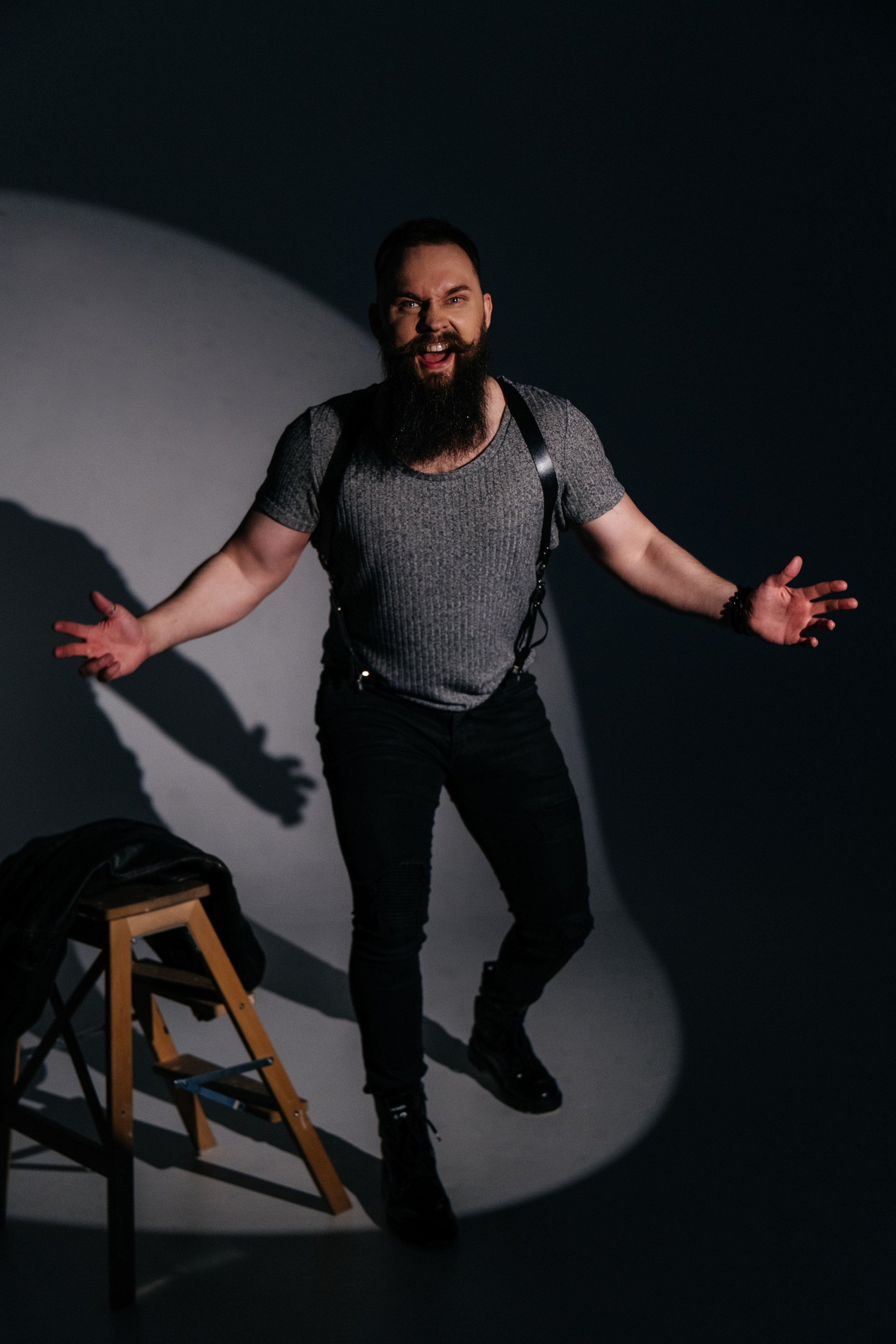 Мужской портрет — выразительная и стильная фотосъемка для мужчин | Анна Кораблик. Свадебный фотограф в Екатеринбурге — заказ профессиональной фотосесии, все виды фотосъемки