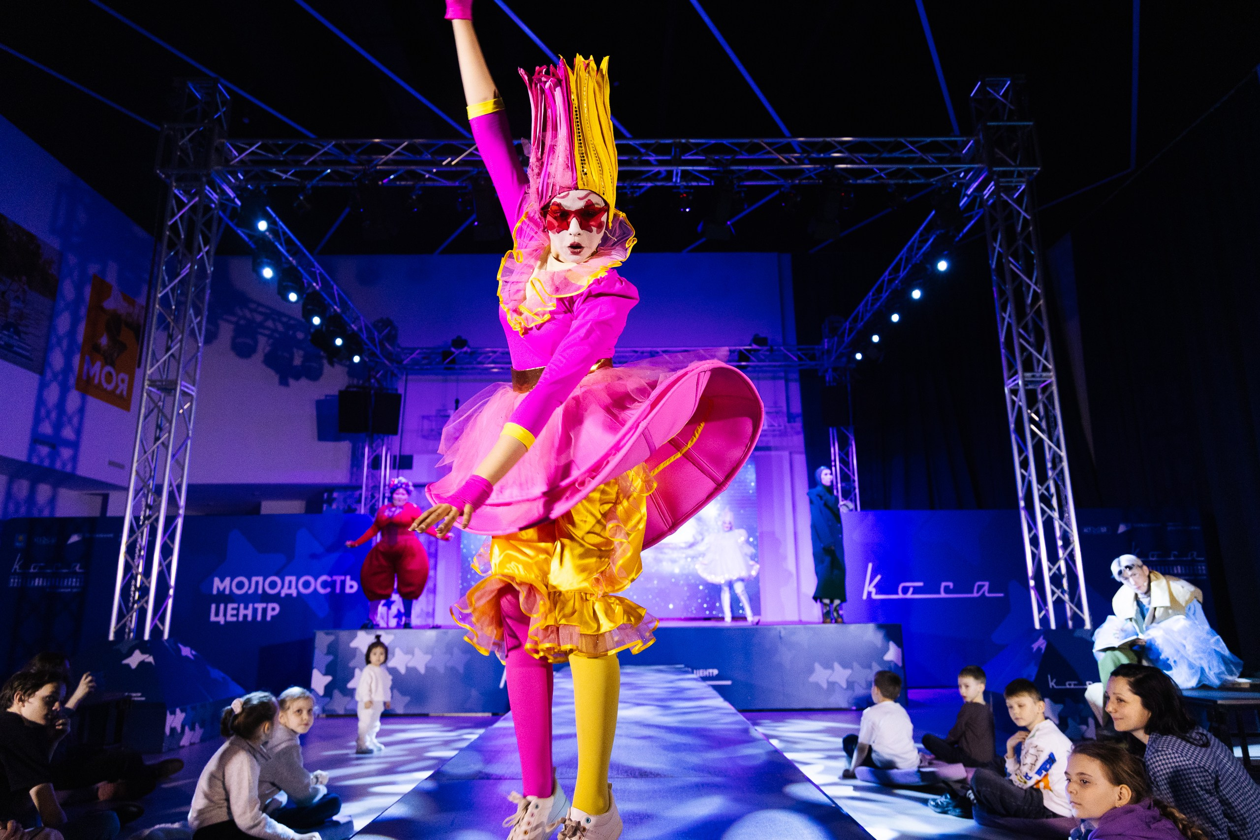 Уличный театр «Чудо» — спектакль «Красиво». Flint — photographer