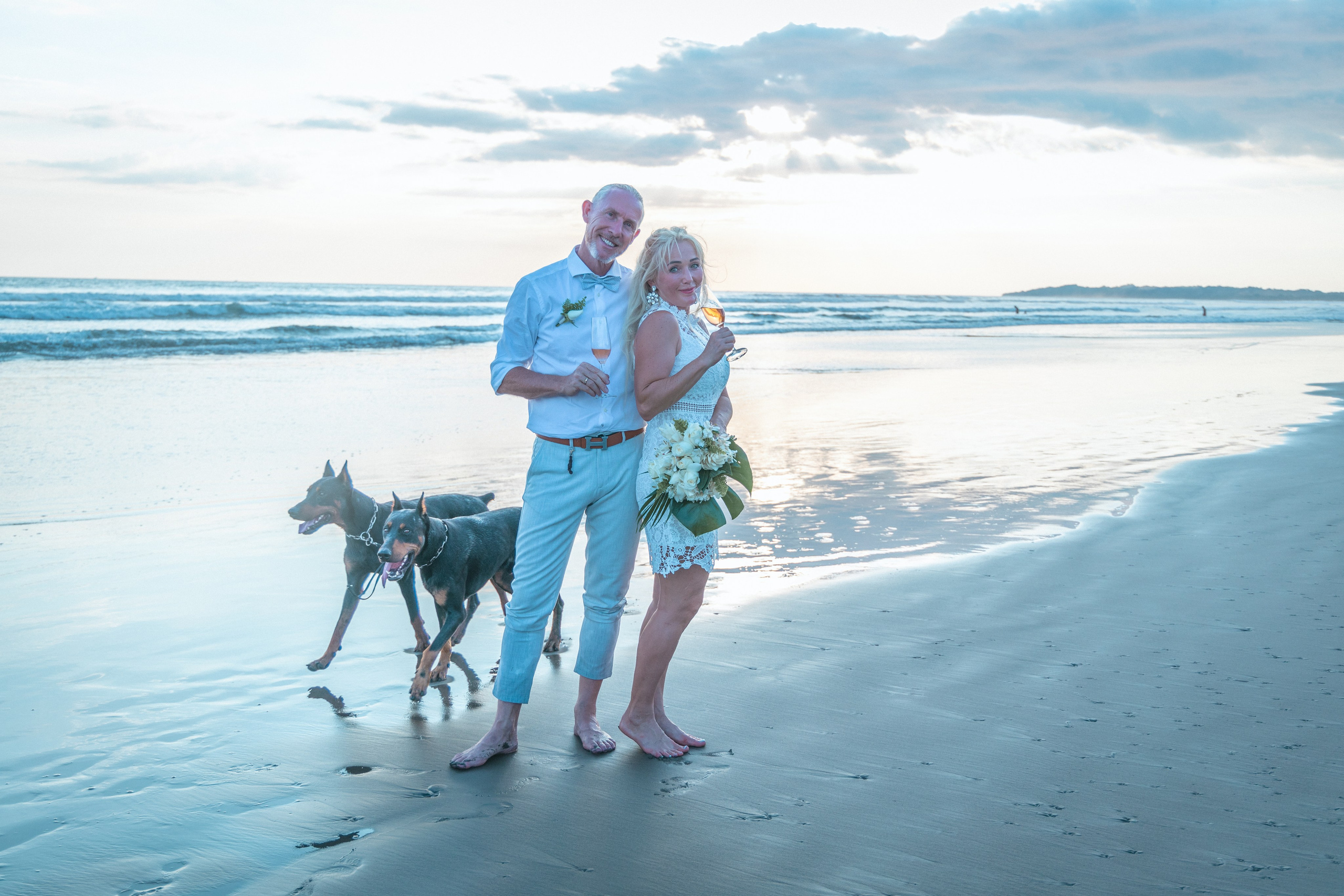 Ocean lovely moments. Family, portrait, content photo in Costa Rica Evgeniya Besprozvannykh