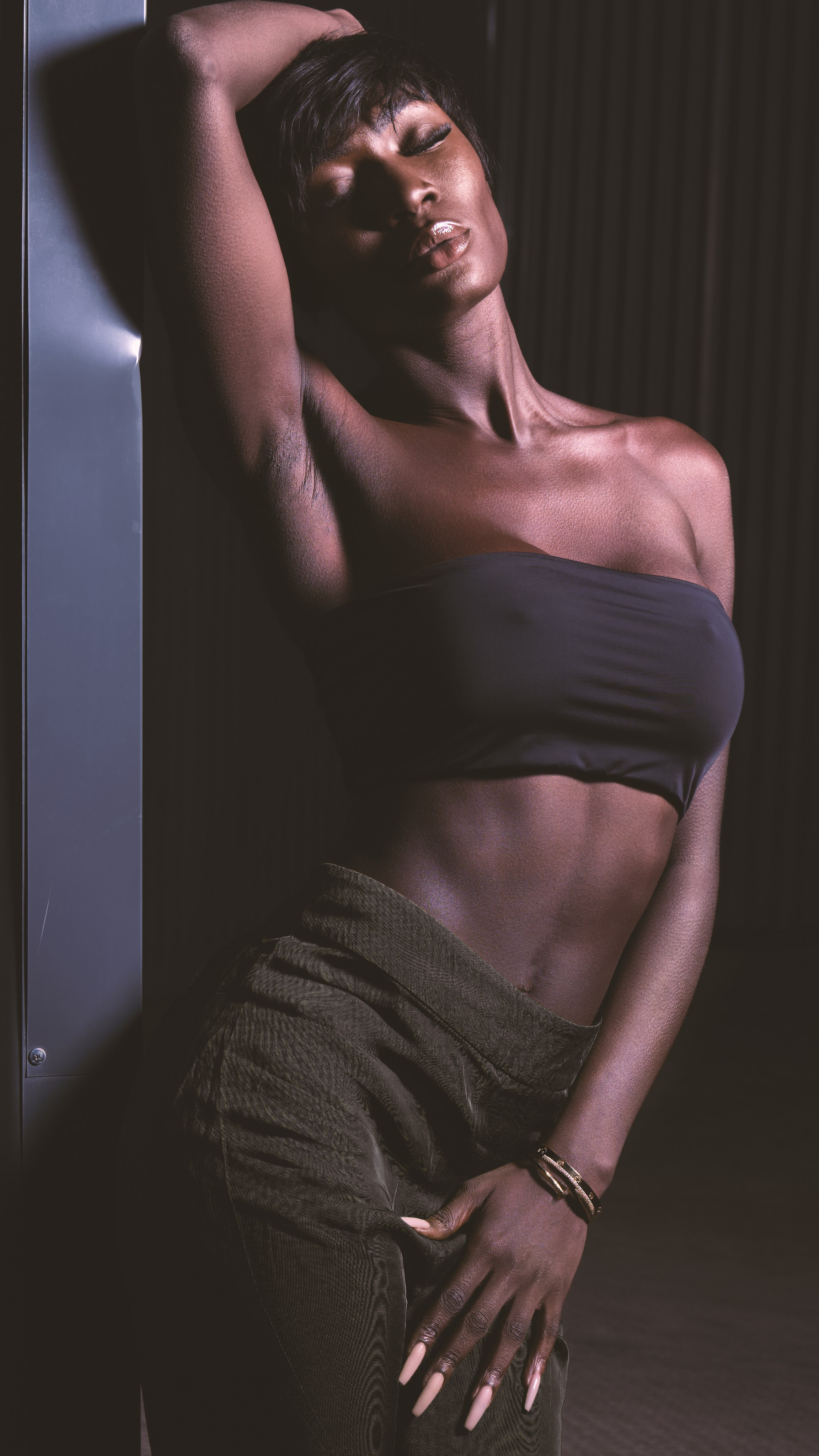 Я  фотограф. Работаю в городе Москва,