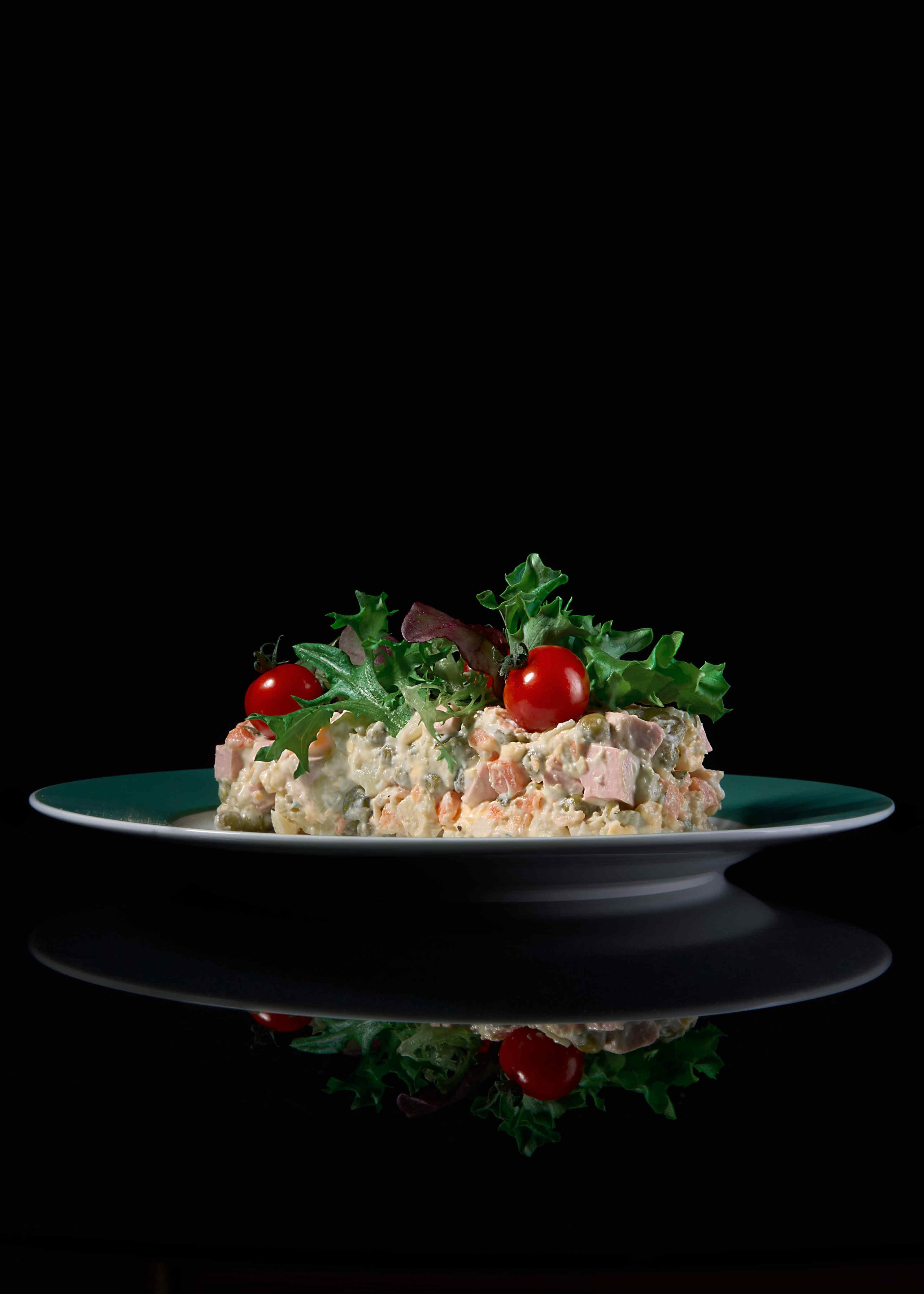 Я  фотограф. Работаю в городе Москва,