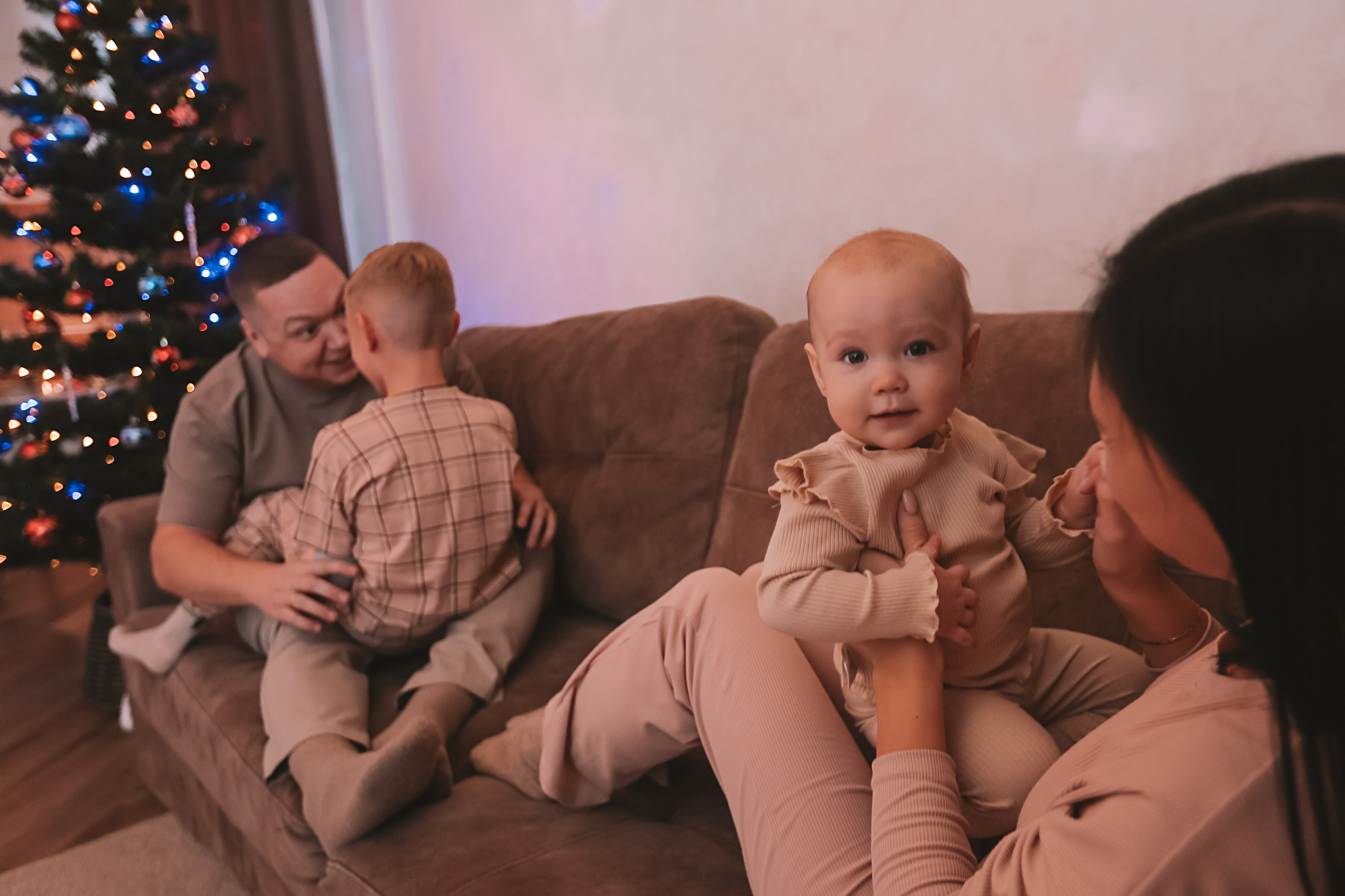 Дома. Семейный фотограф Тюмень, фотограф на роды Салмина Мария