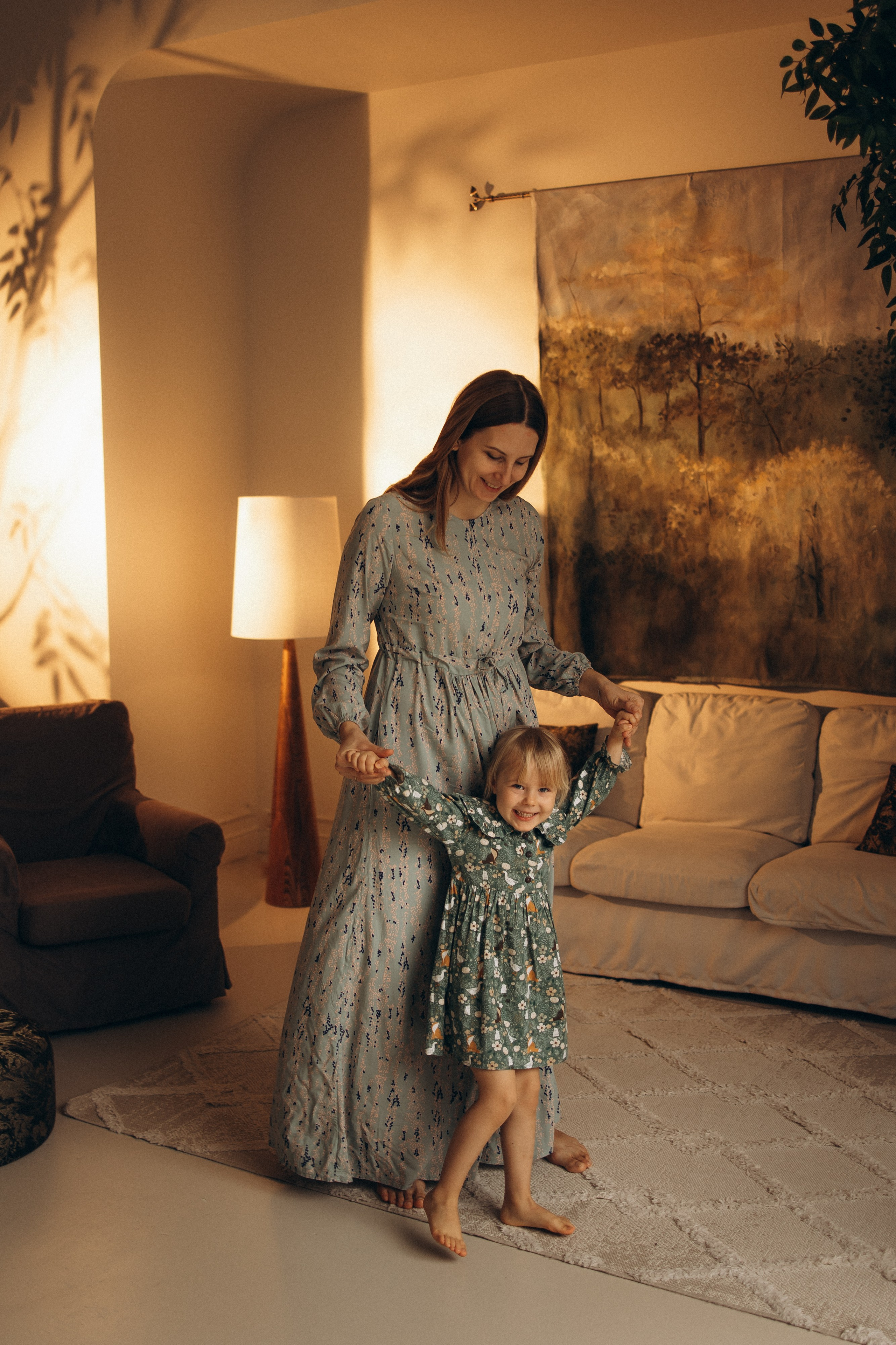 Катерина и Софа — зал Серена. Семейный фотограф в Краснодаре Храмова Анна