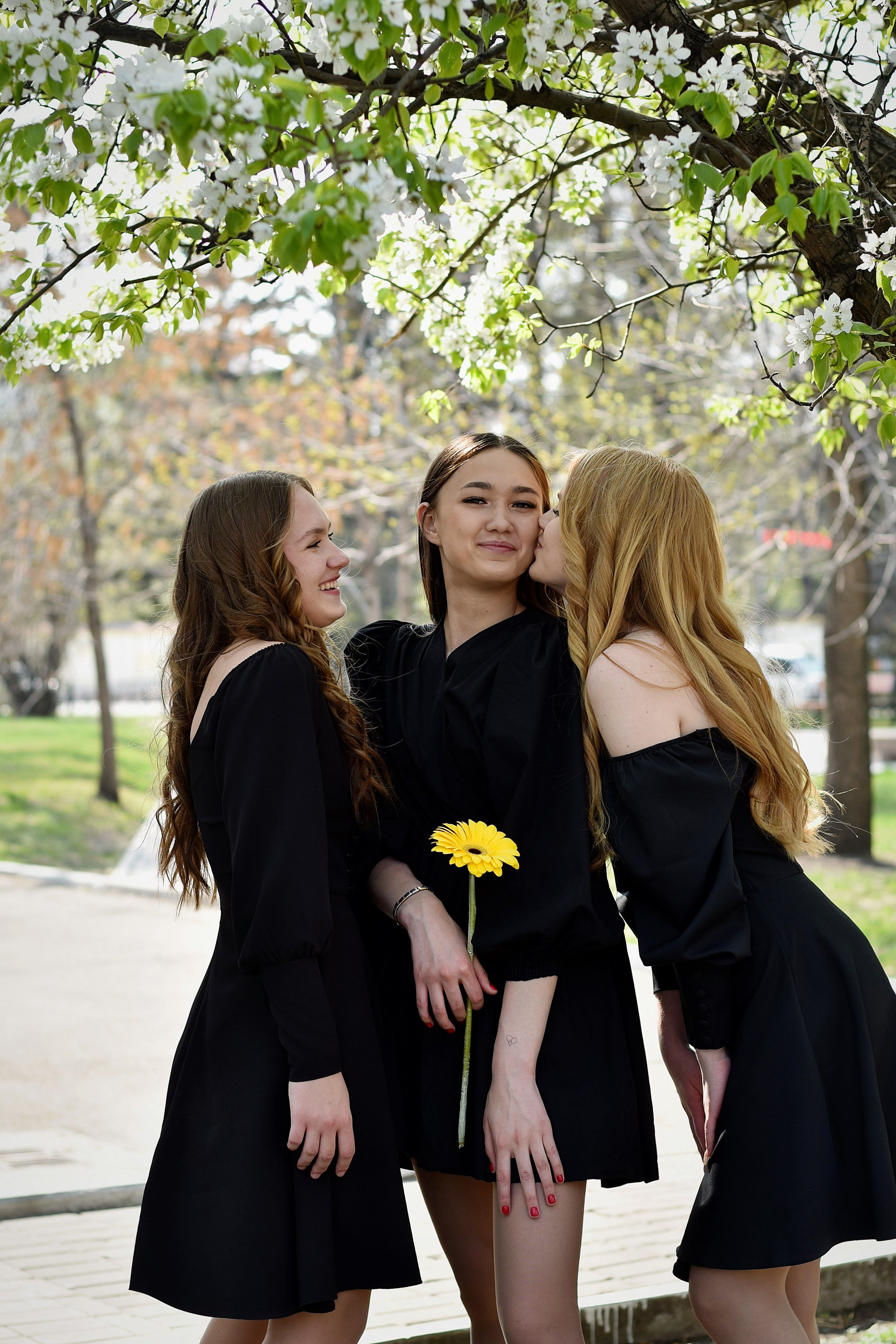 ФОТОСЕССИЯ В ПАРКЕ весна. Школьный фотограф ЛАРИСА МАТВЕЕНКО