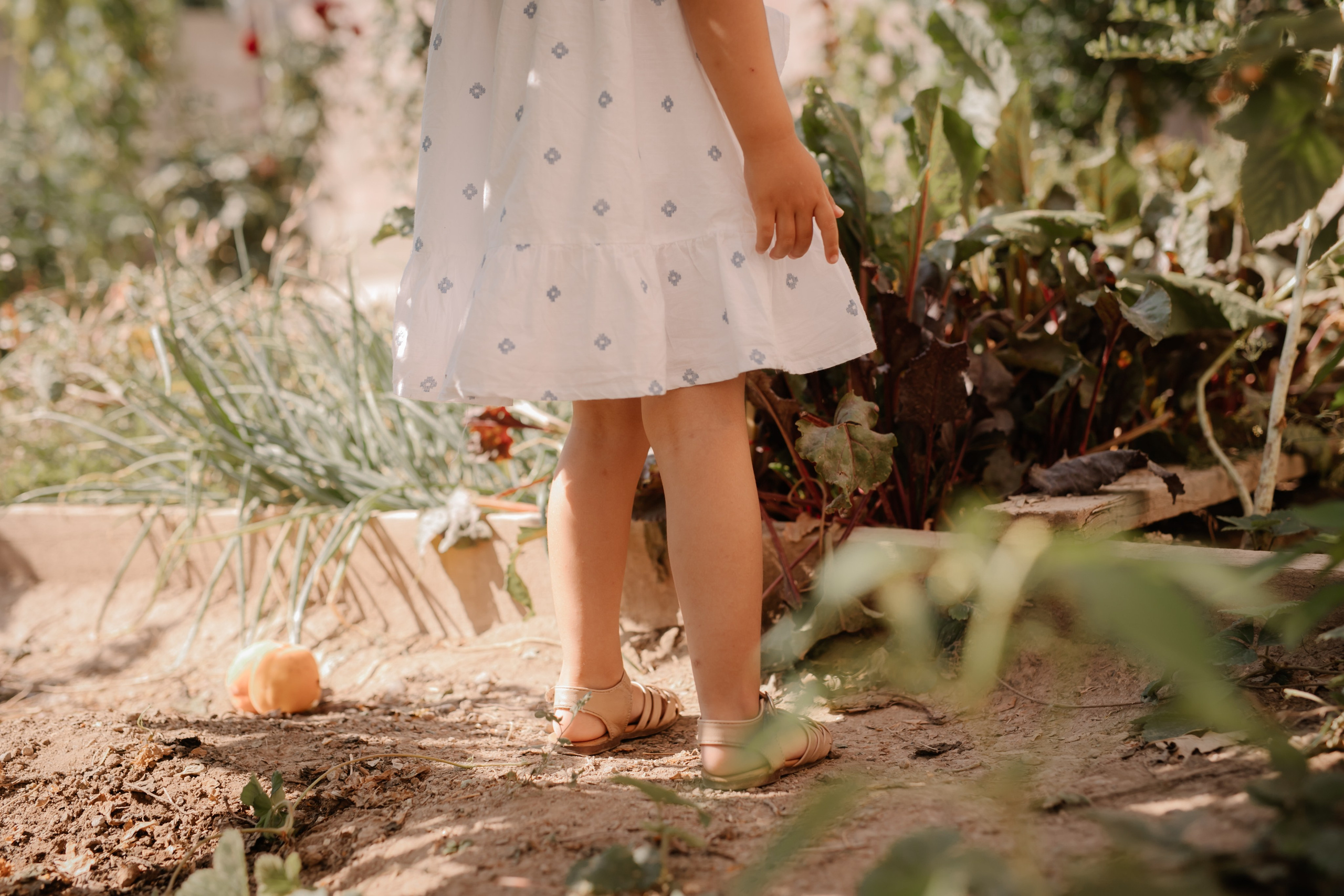 Baby with peaches. Фотограф и ретушер. (Армения/Россия)