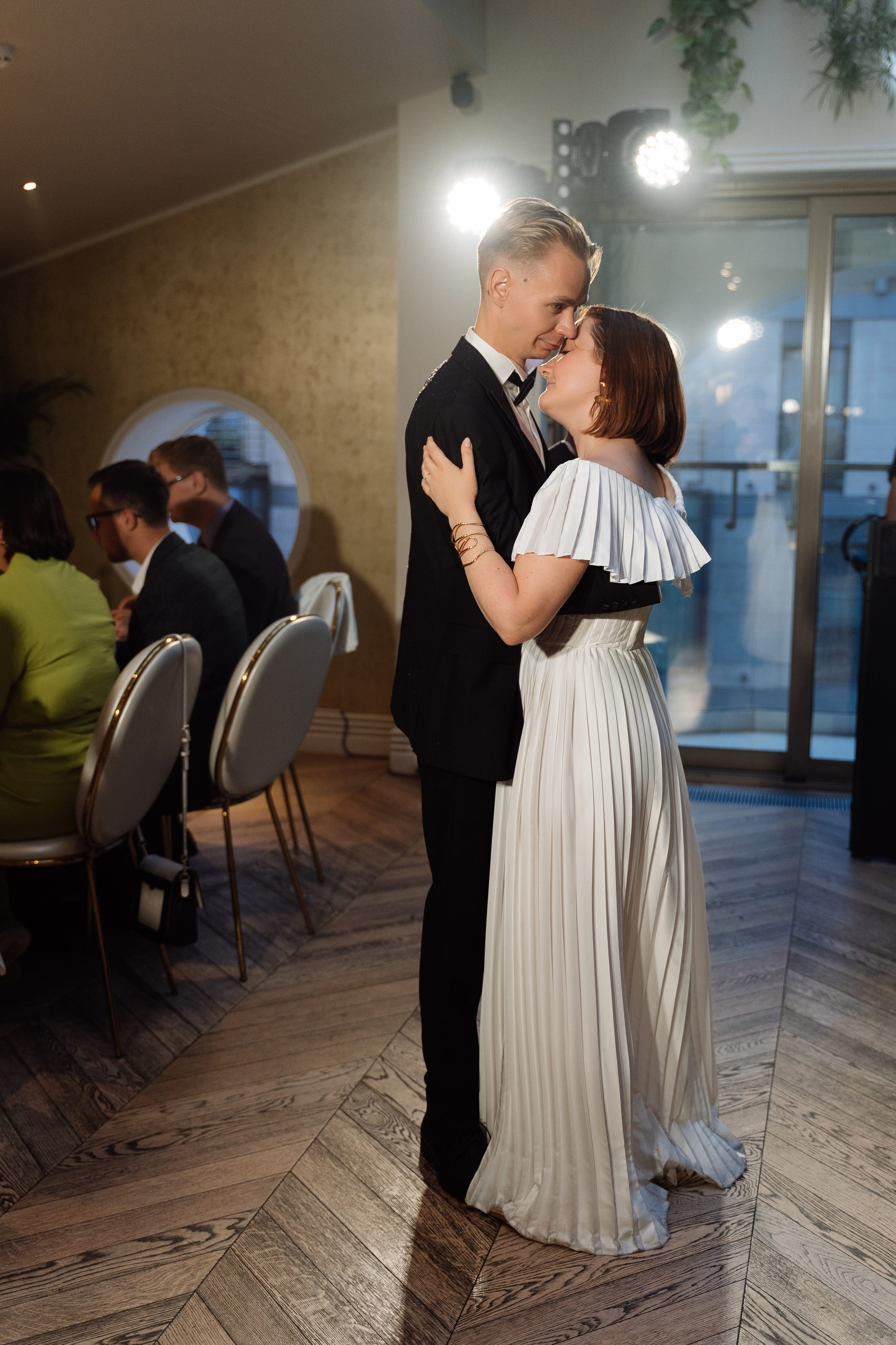 Свадьба на крыше Петербурга. Свадебный фотограф организатор в Санкт-Петербурге Ассоль Опарина