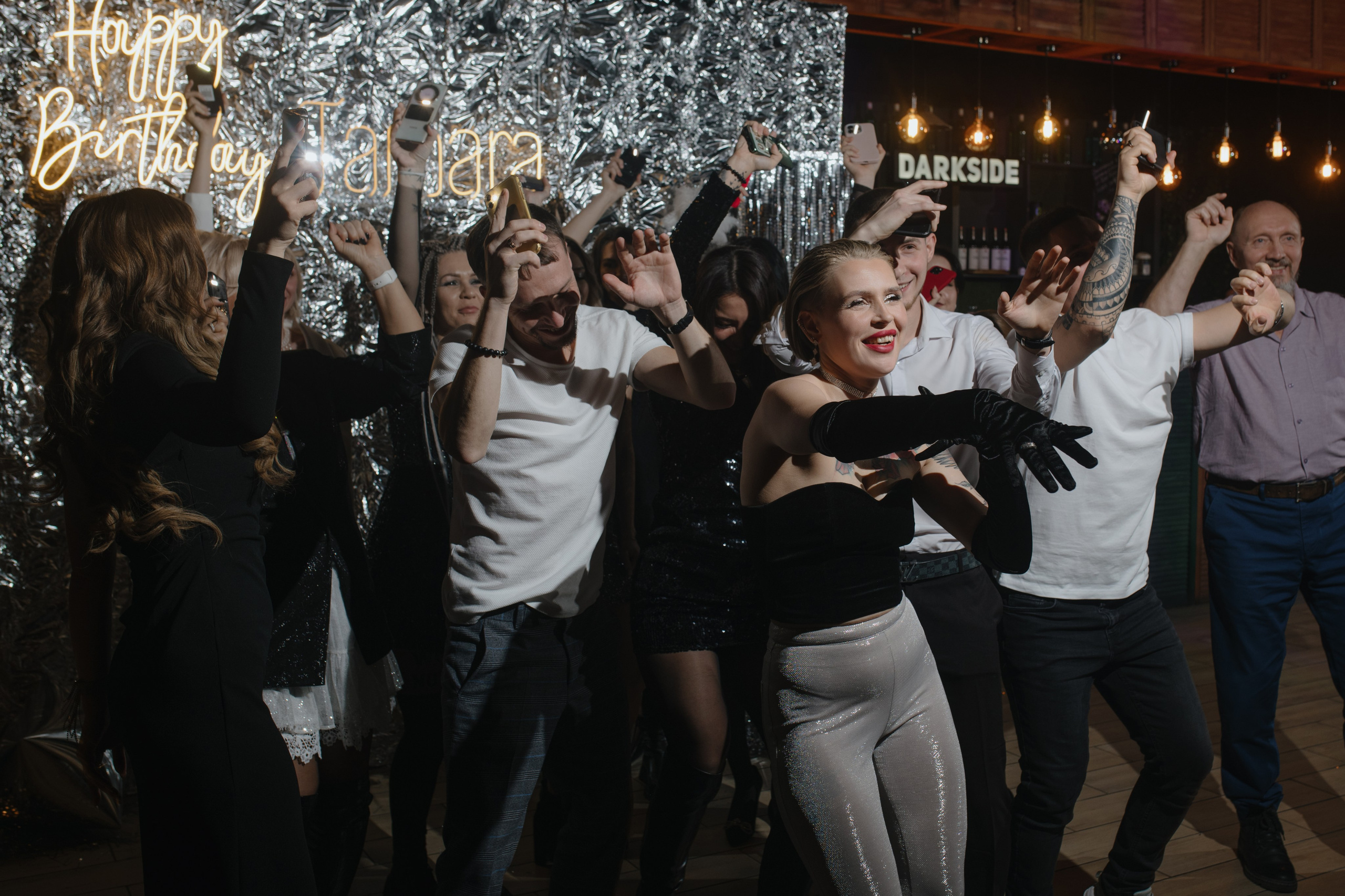 День рождения Томы — Let`s Talk Bar. Свадебный фотограф Екатеринбург/Челябинск — Любовь Волохова