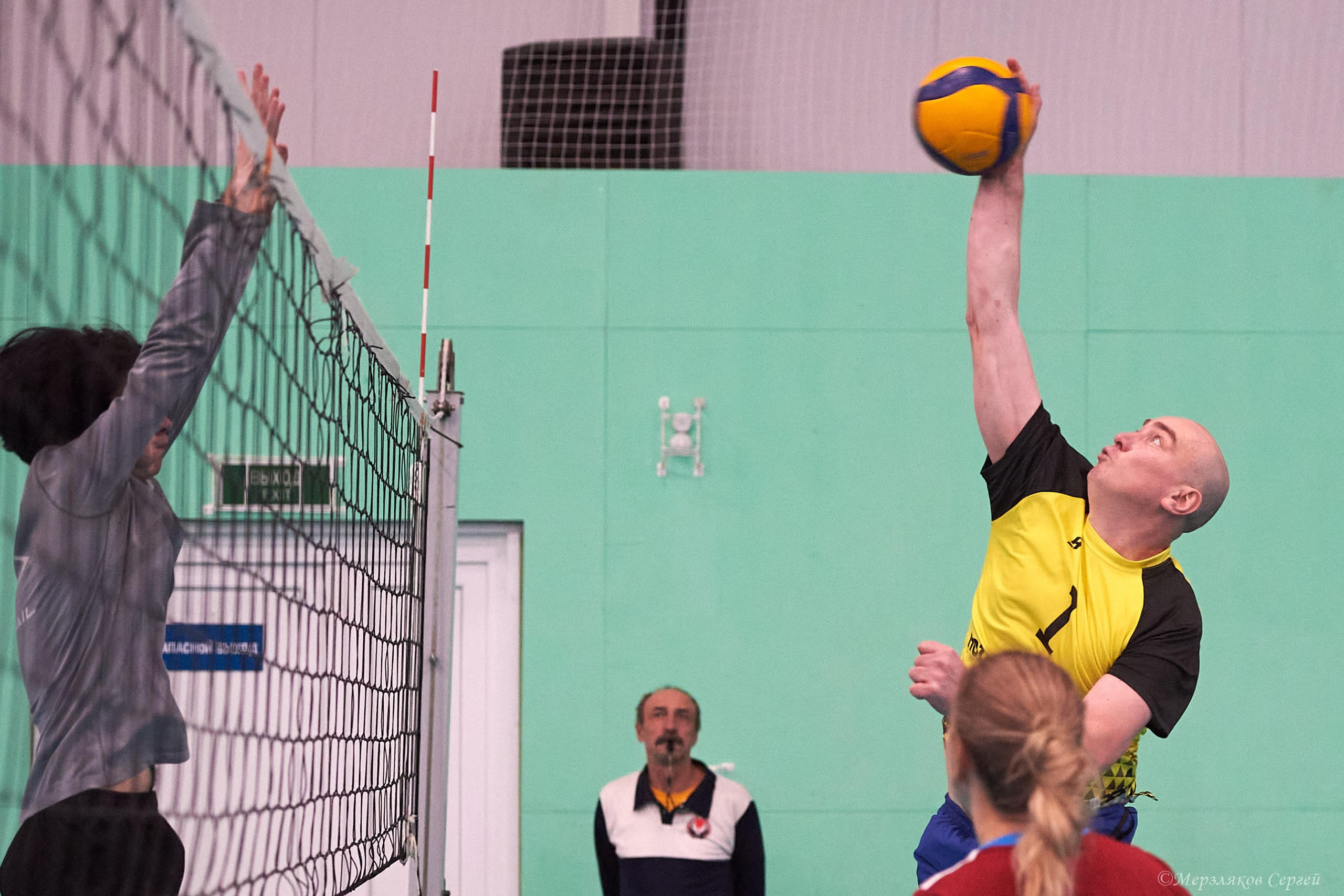Новогодний волейбольный турнир. Ижевск. 16.12.23. Спортивный репортажный фотограф в Ижевске Сергей Мерзляков