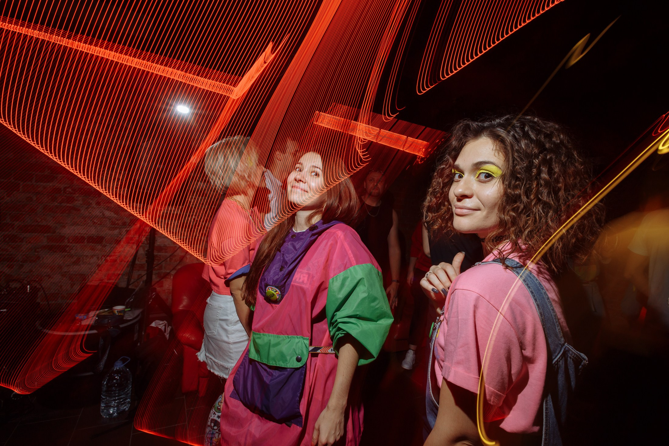 День рождения Кати в стиле 90-00х. Событийный фотограф Максим Бескоровайновнов