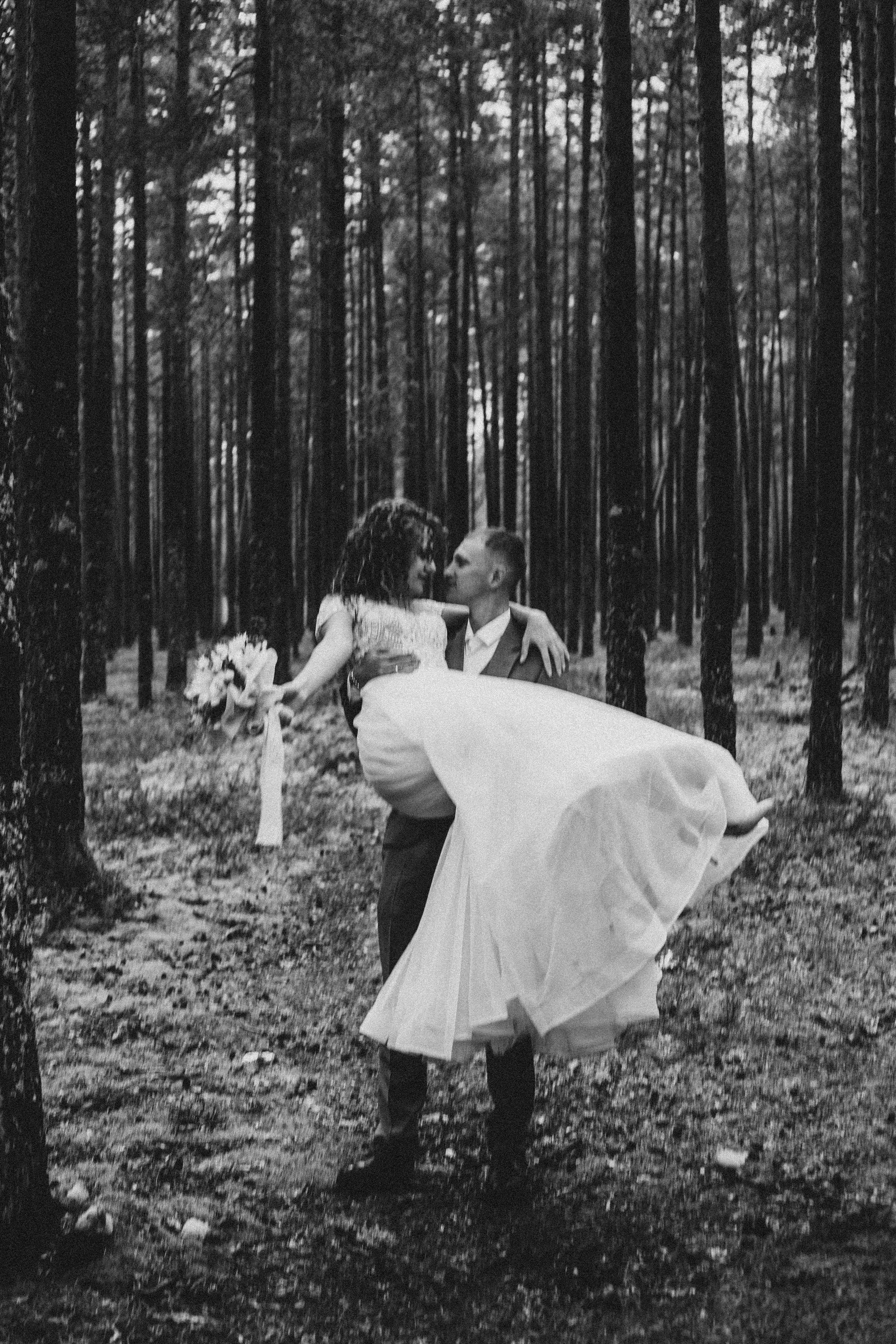 СВАДЕБНАЯ ФОТОСЕССИИЯ ПАРЫ В ГОРОДЕ ПРИОЗЕРСК В СОСНОВОМ ЛЕСУ И С ПИКАПОМ. Профессиональный фотограф, Санкт-Петербург — Виктория Богомолова