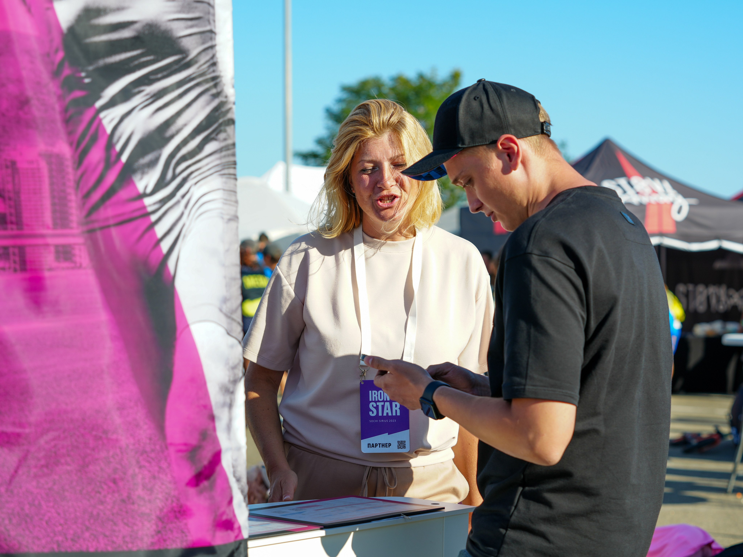Фотоотчет партнерской интеграции для компании TELE2 на фестивале Ironstar. Репортажный фотограф в Красной Поляне и Сочи Павлюченко Екатерина