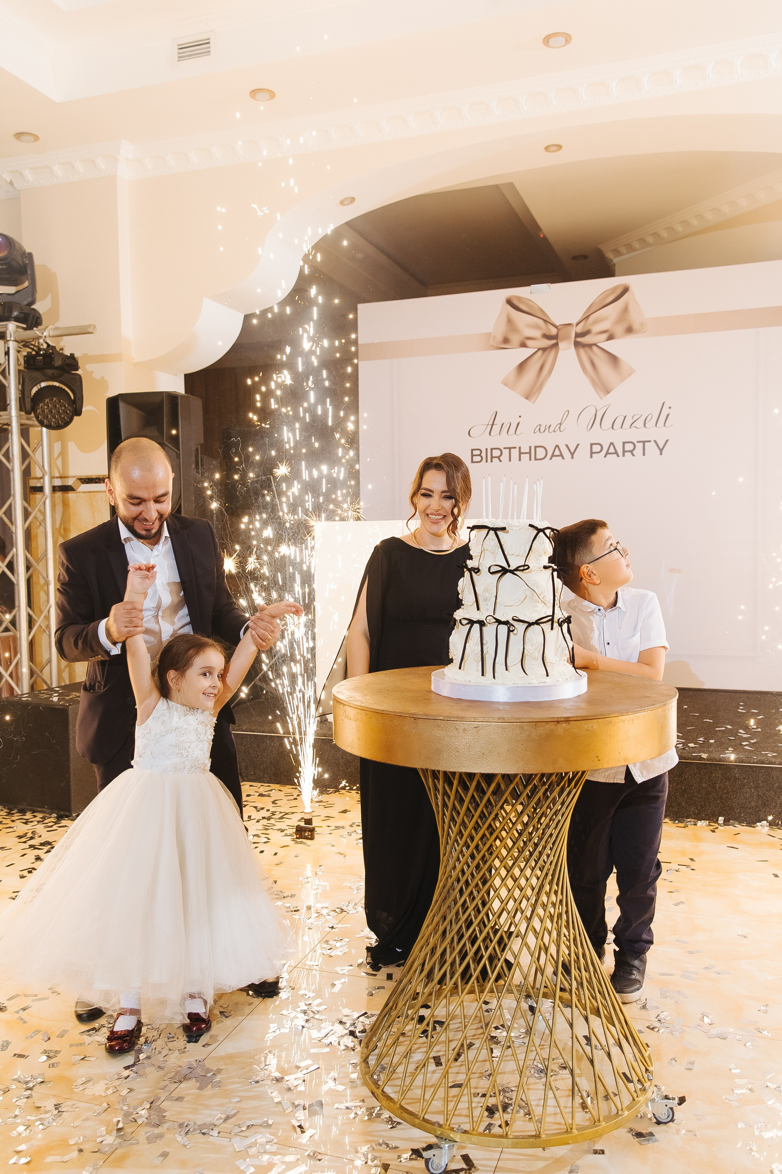 Ани и Назели. 35&5 День рождения, «Янтарь». Фотограф в Красноярске Надежда Воскресенская