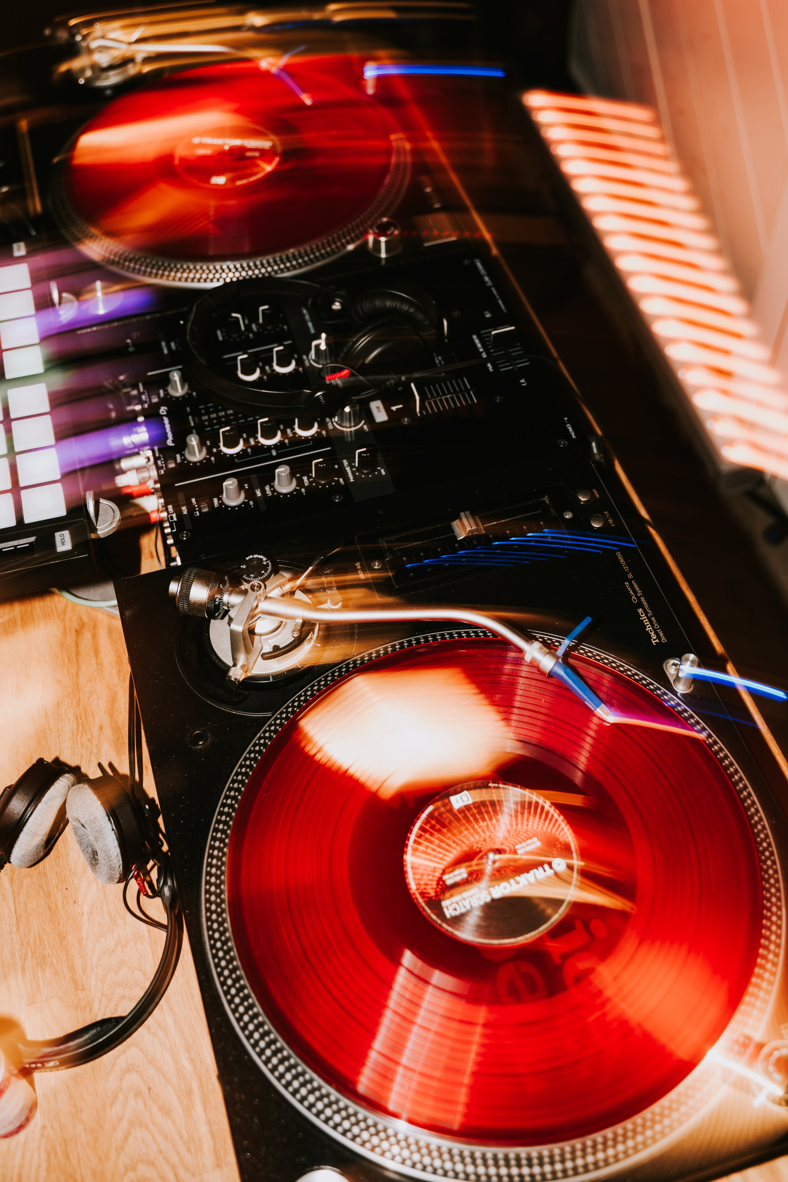 Индивидуальная съёмка для диджеев на мероприятии. Фотограф/видеограф Богдан Голованов