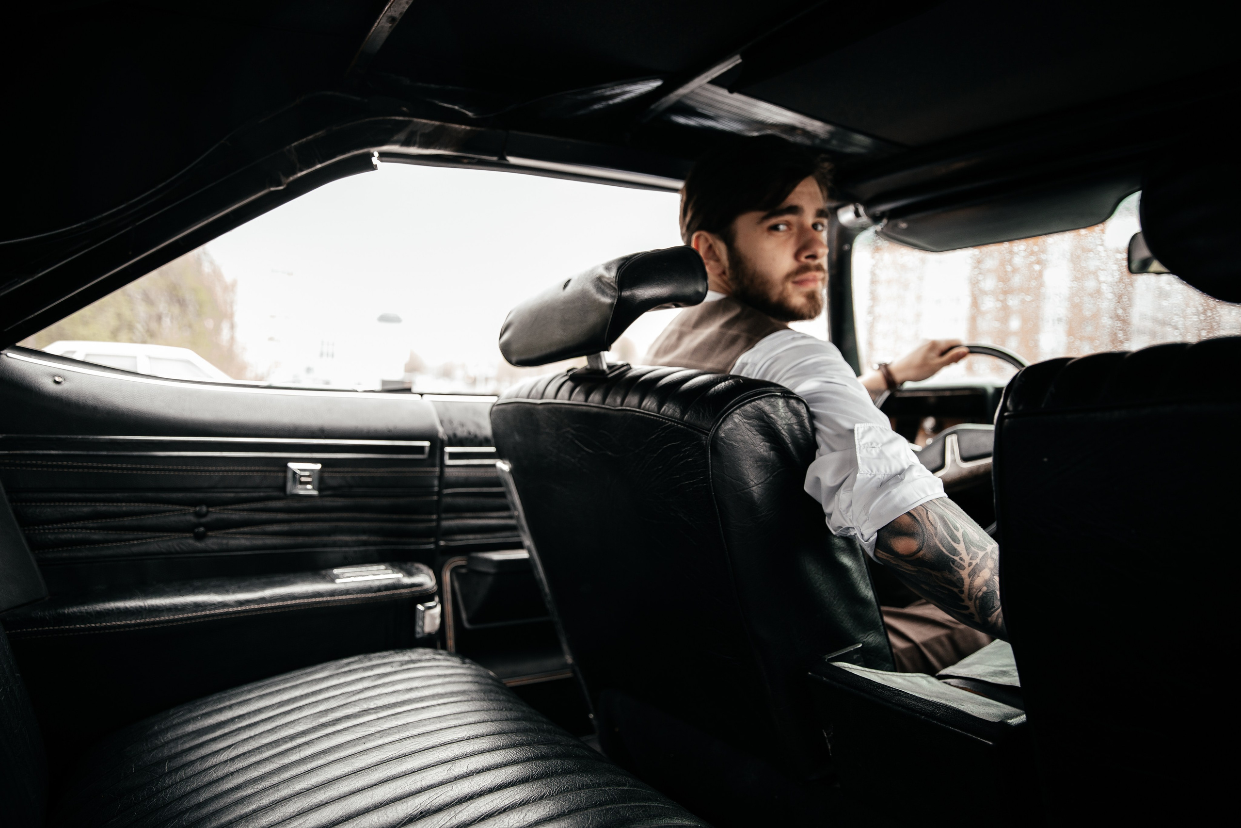 Кинематографичная фотосессия с кабриолетом — Влад и Эля. Свадебный фотограф в Оренбурге Илья Володьков