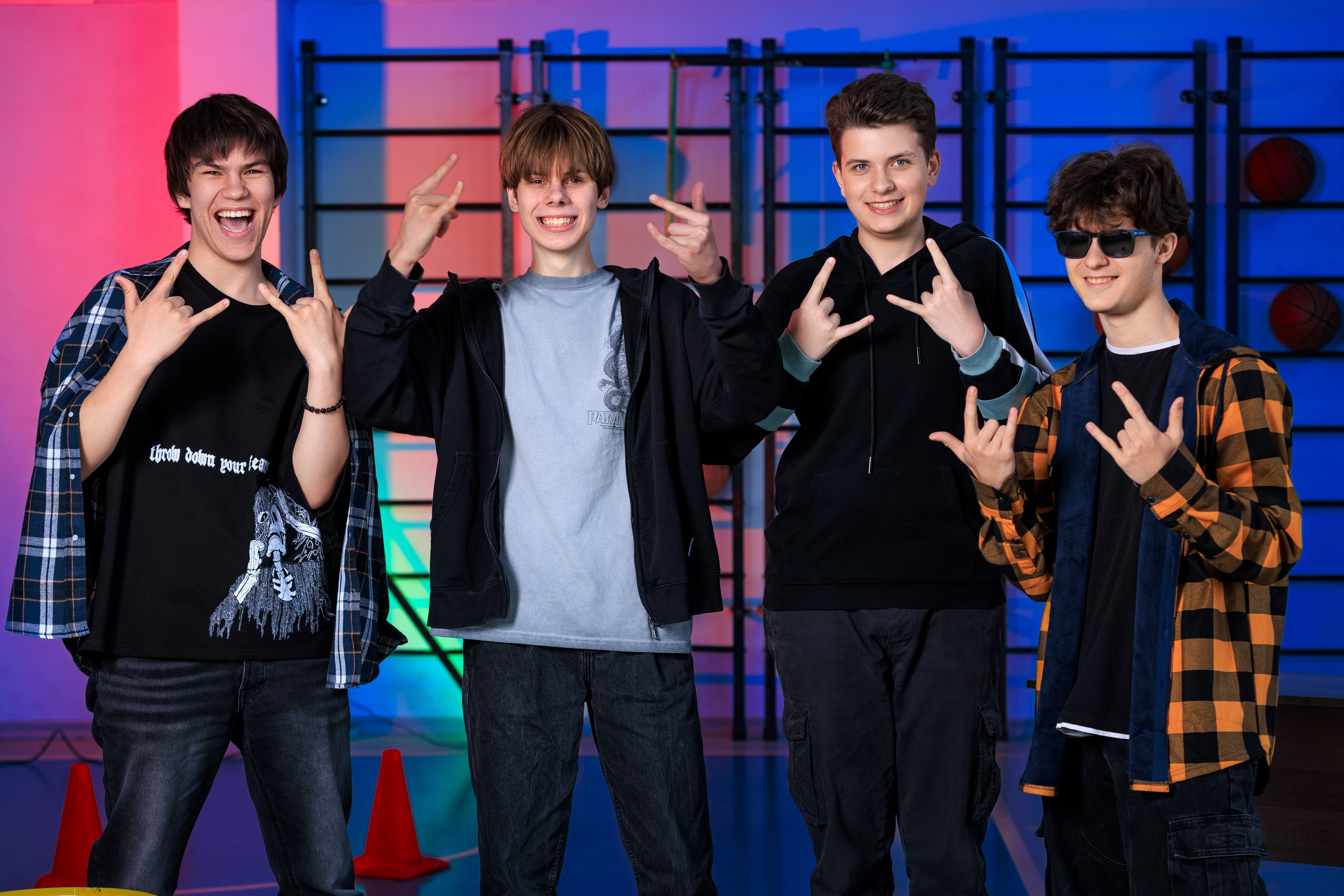 Смотреть фотки в спортзале. Выпускные альбомы Геленджик, Новороссийск, Краснодар, Туапсе