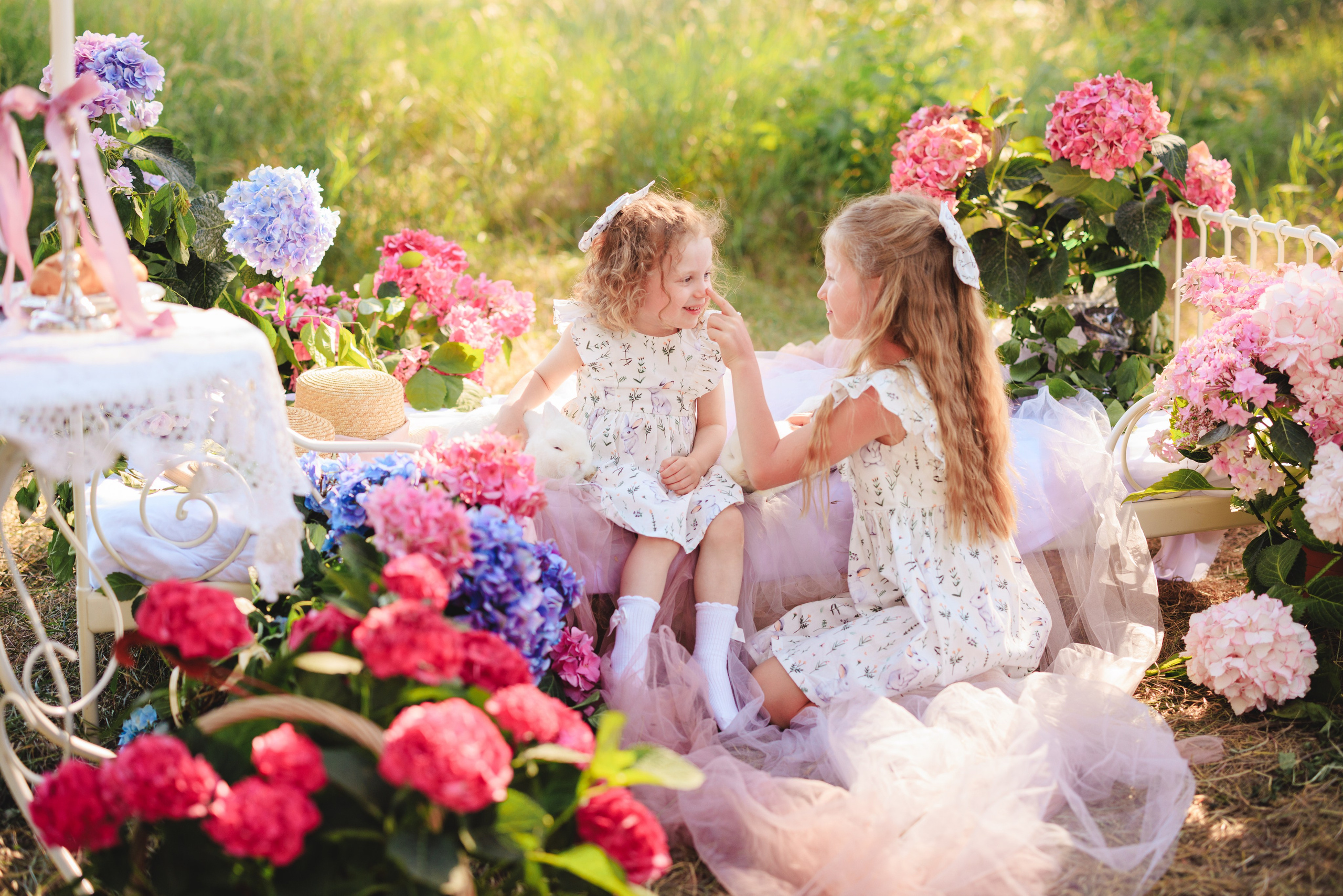 Цветочная кровать с кроликами. Семейный и детский фотограф в Краснодаре Анна Трашкова