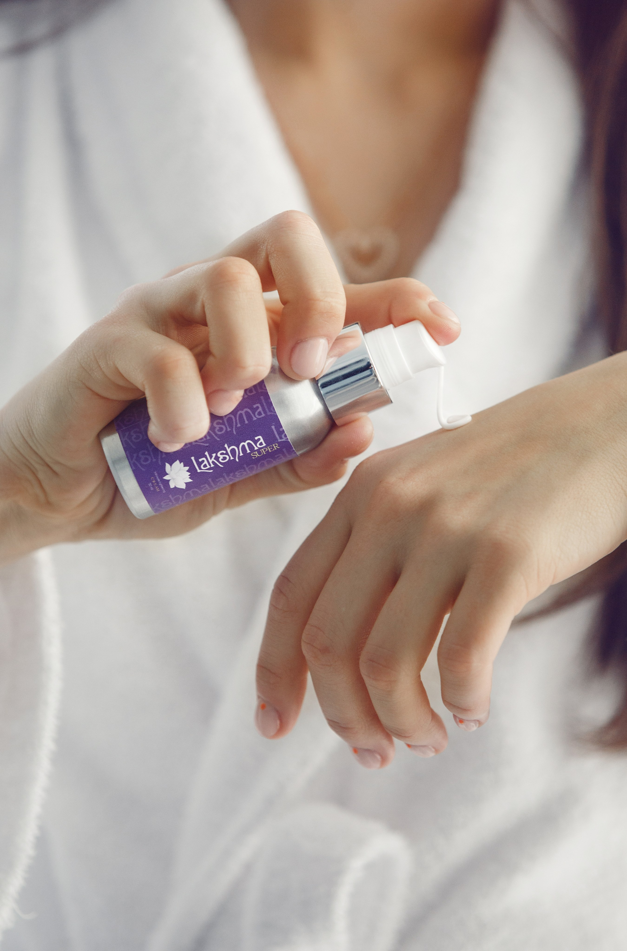 СЪЁМКА НА ЛЮДЯХ. Ильшат Бикмиев — предметный фотограф. Каталог и рекламная съёмка для бизнеса Алматы. Качественные фото для бизнеса, маркетплейсов интернета