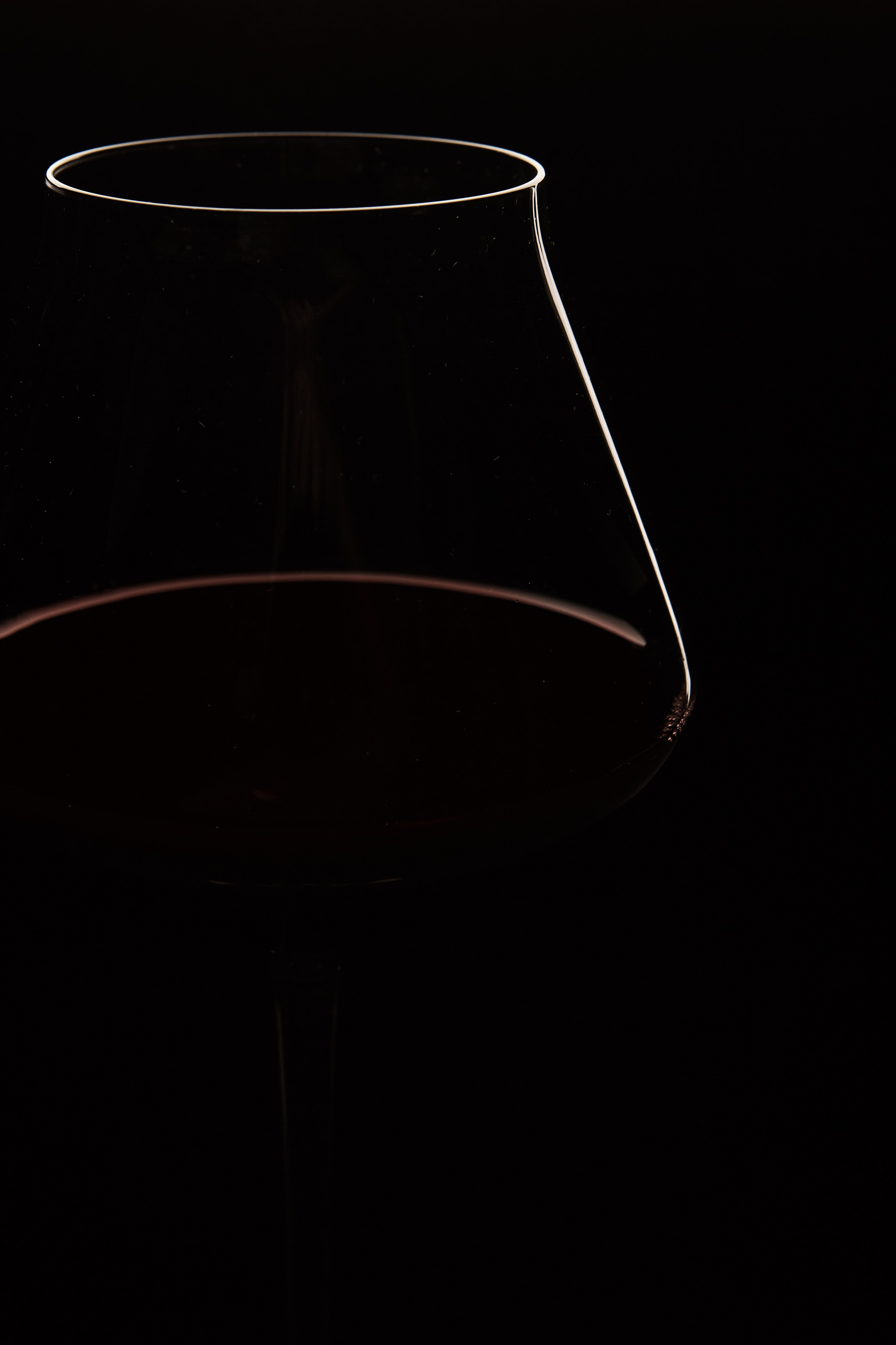 ФОТОСЪЁМКА ГЛЯНЦЕВЫХ / БЛИКУЮЩИХ ОБЪЕКТОВ. Ильшат Бикмиев — предметный фотограф. Каталог и рекламная съёмка для бизнеса Алматы. Качественные фото для бизнеса, маркетплейсов интернета