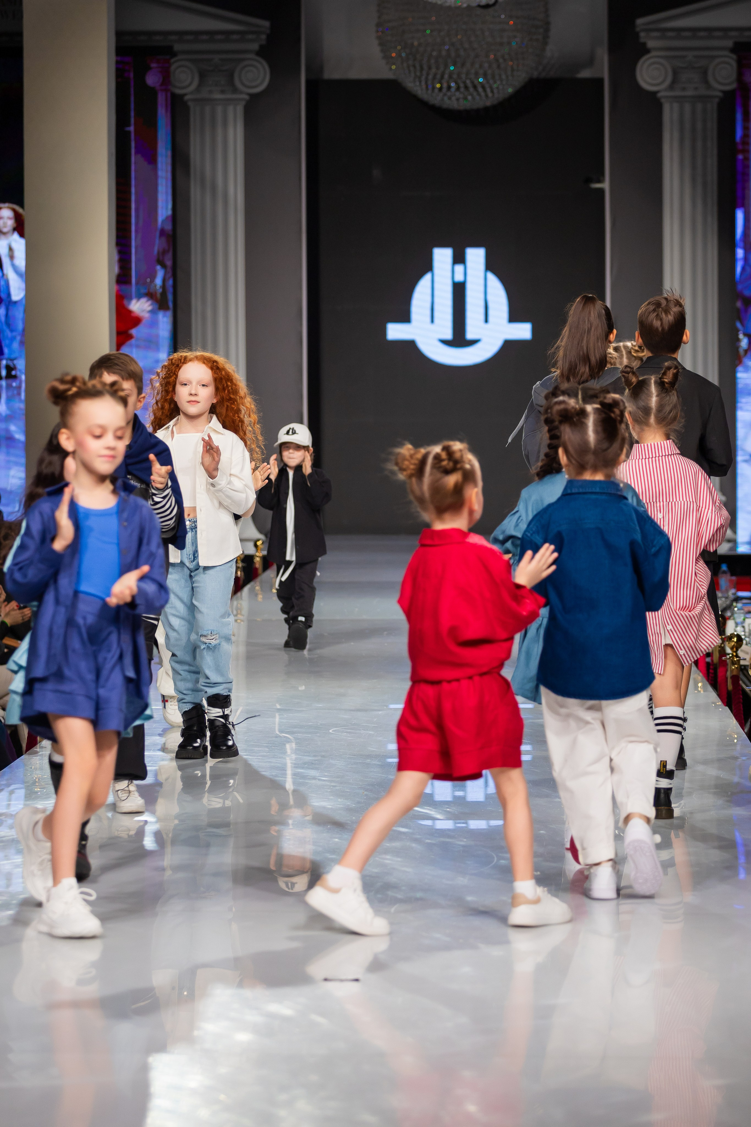 Estet Fashion Week. Photomantis