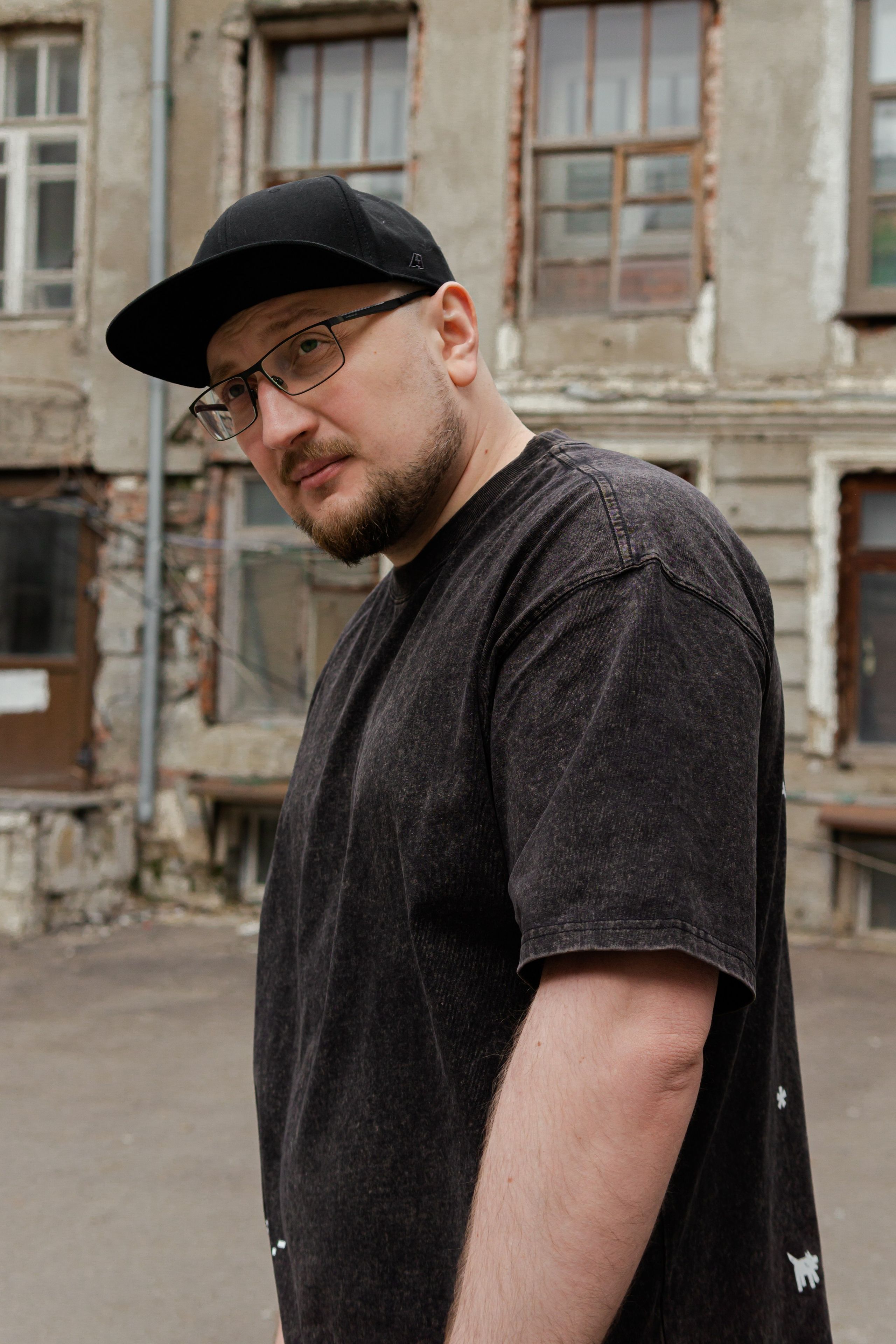 Съемка мерча БЛТ* Semiotica в городе. Фотограф-анималист Ксения Воробьева, Москва