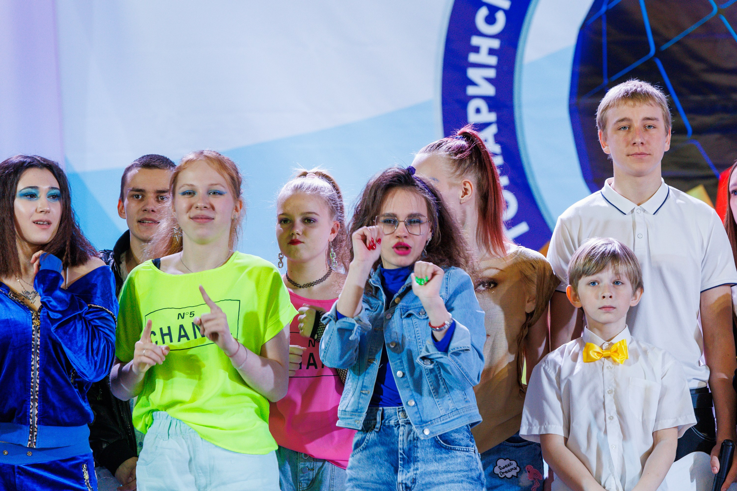 Школьный КВН в Томари. Свадебный, семейный и репортажный фотограф в Южно-Сахалинске Артур Петросян